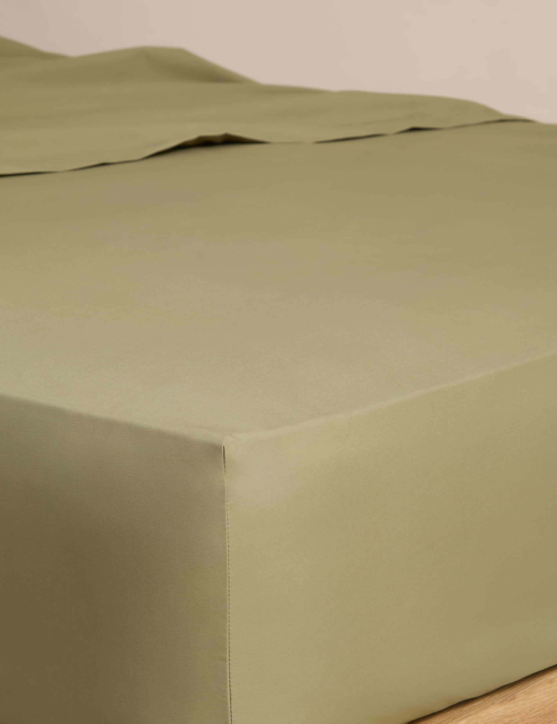 Egyptian Cotton 230 Thread Count Crisp Fitted Sheet