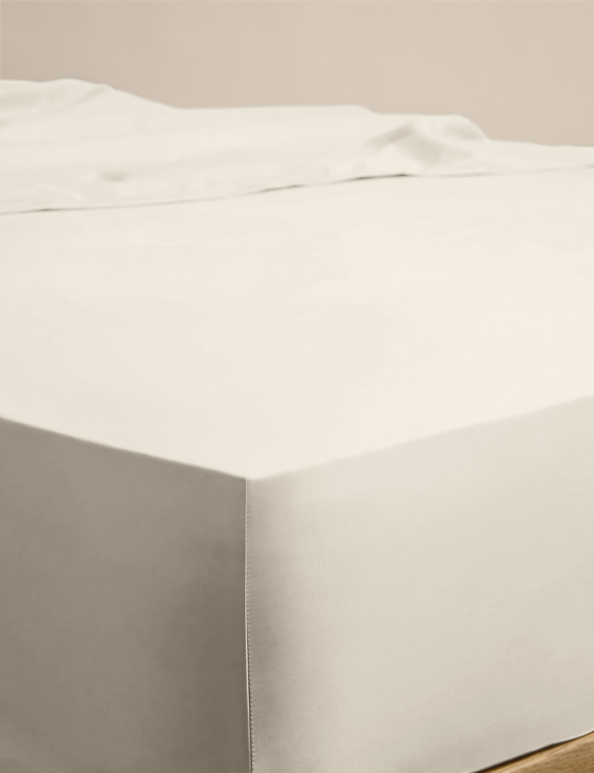 Egyptian cotton deep fitted sheet with StayNEW technology (British brand)