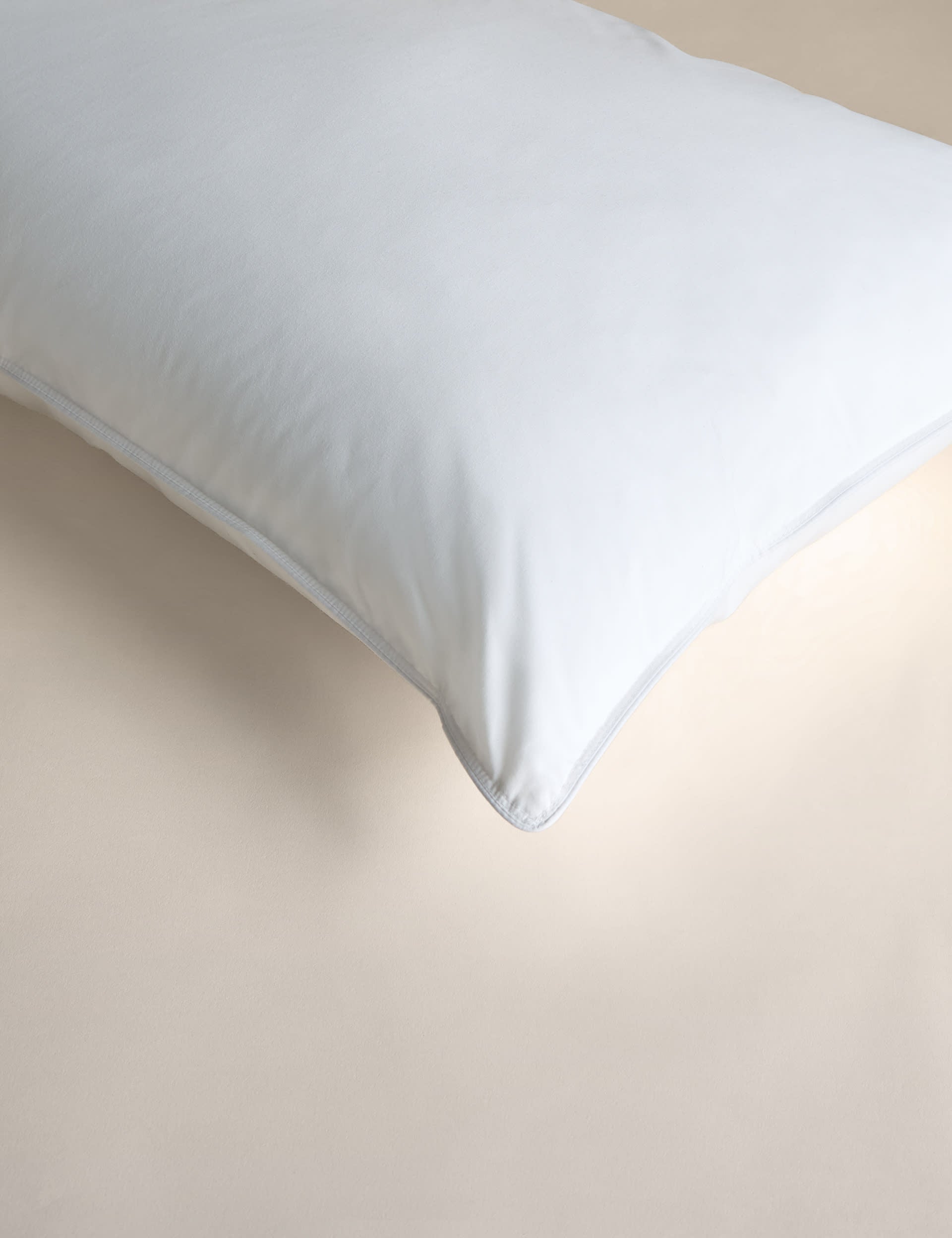 Supremely Washable medium king size pillow (British brand)