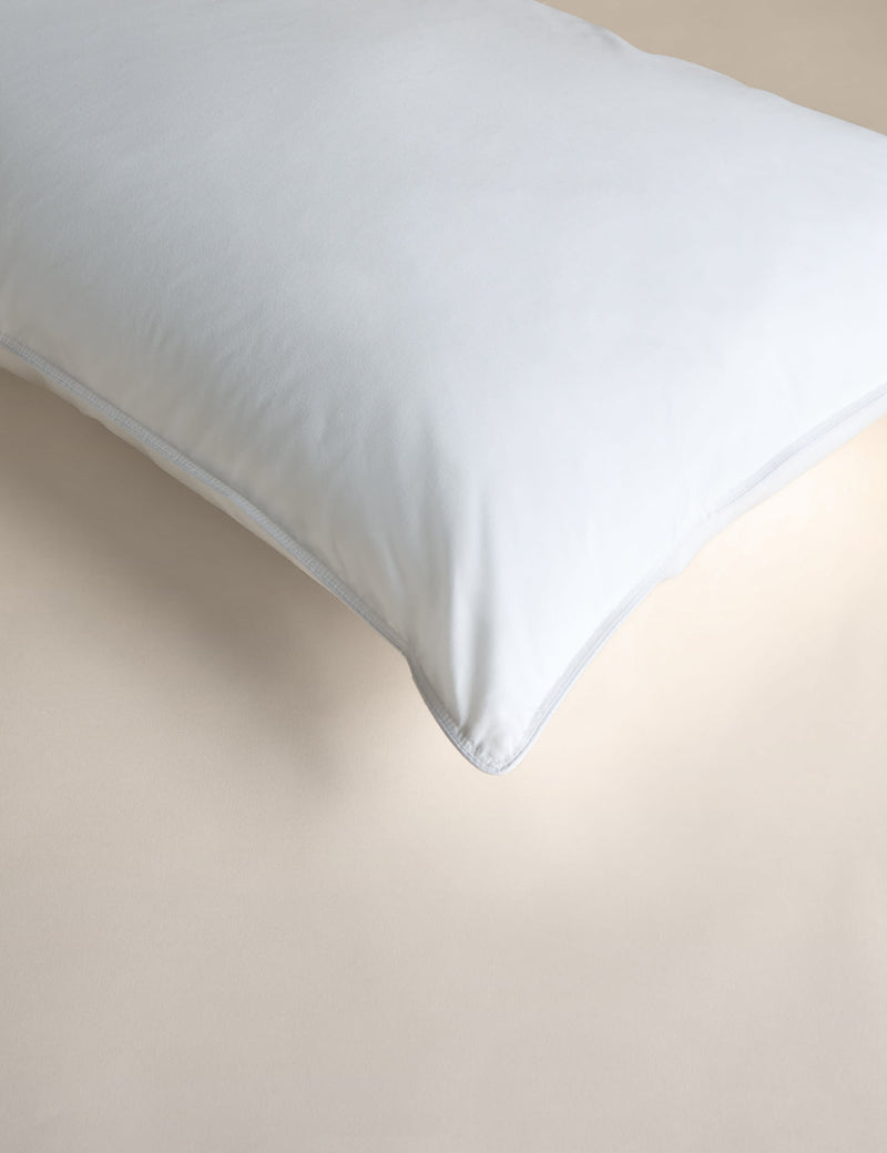 Supremely Washable medium king size pillow (British brand)