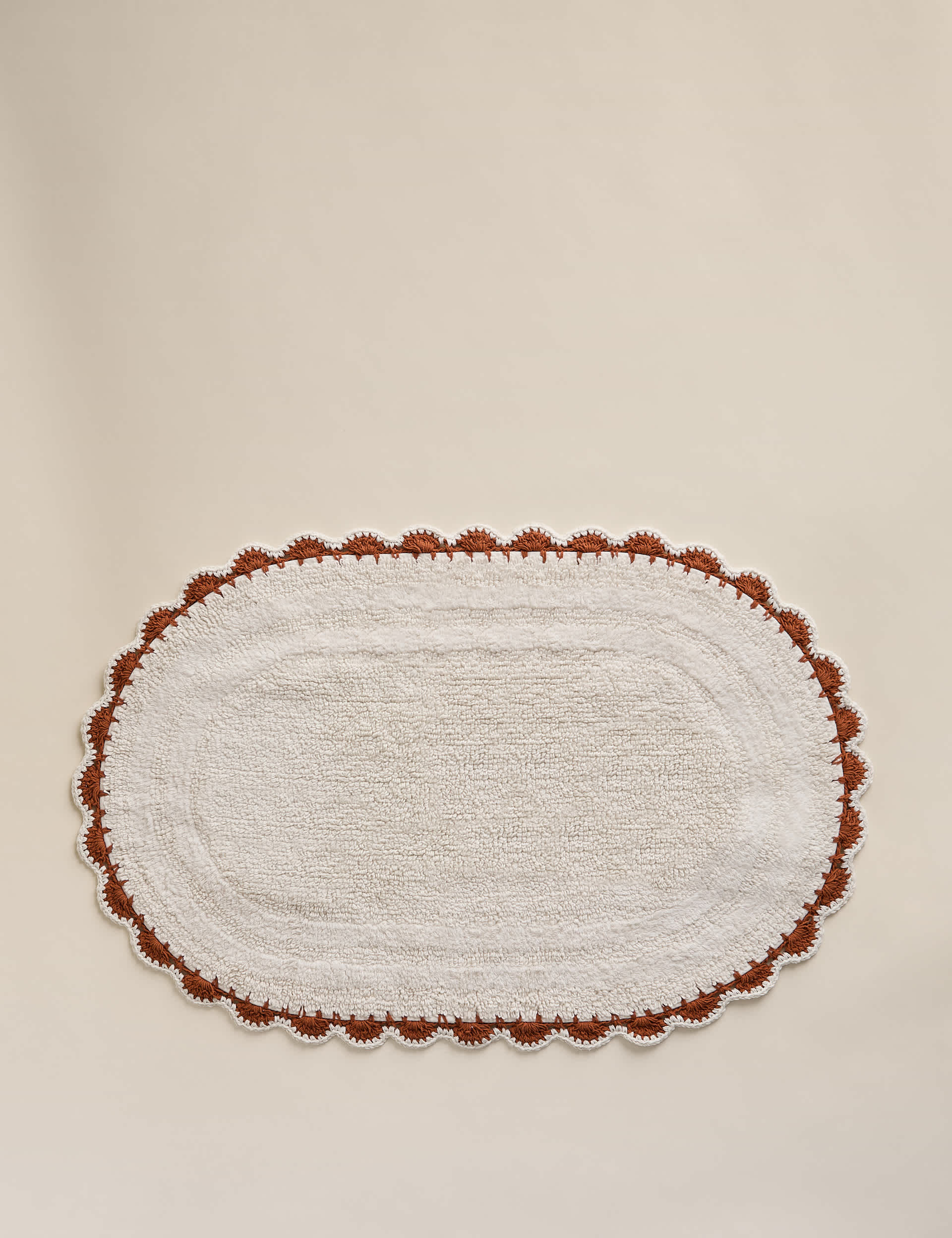 Pure cotton scallop oval bath mat 80cm, UK version