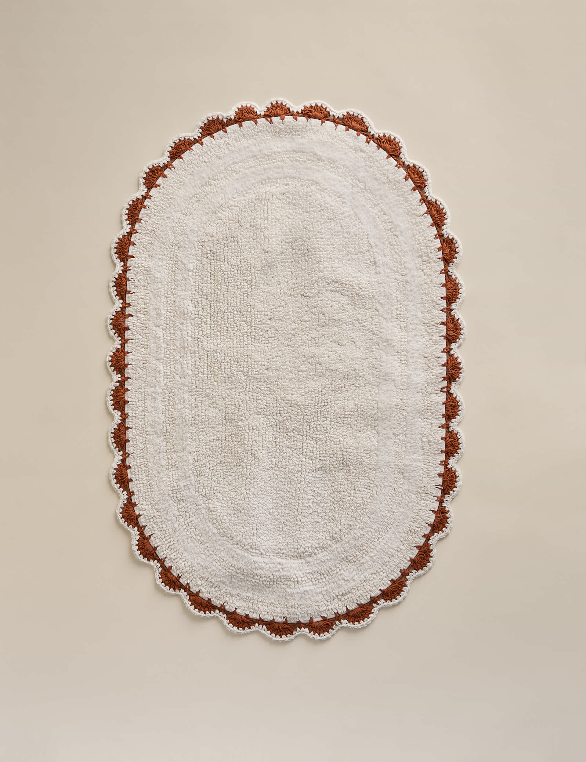 Pure cotton scallop oval bath mat 80cm, UK version