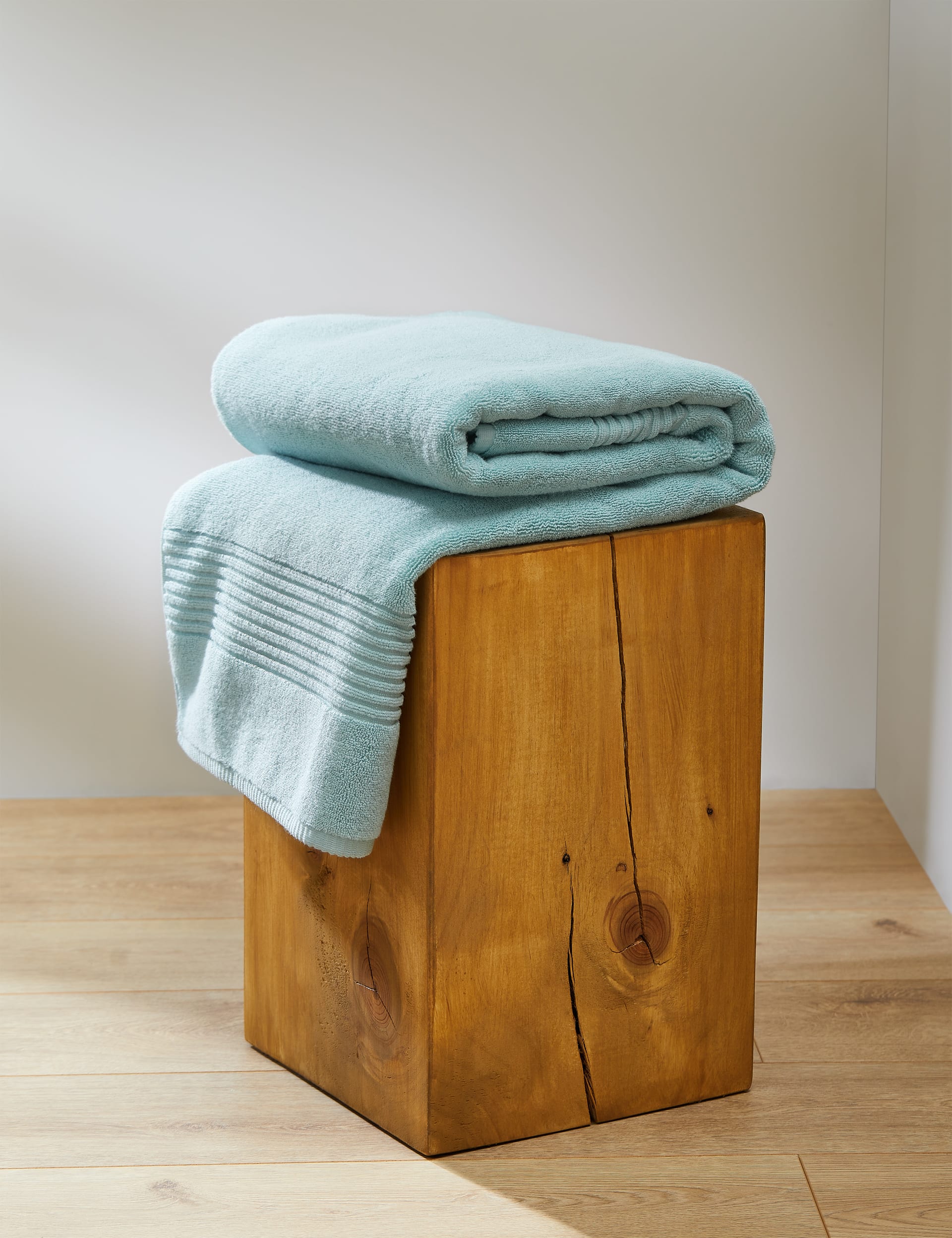 Plush Egyptian cotton bath towel, imported from the UK
