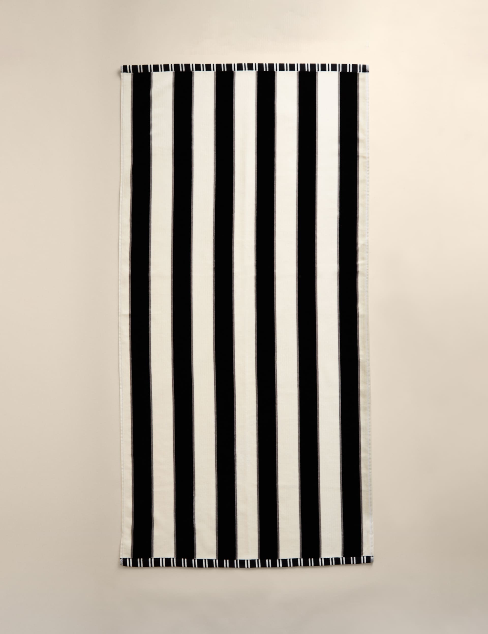 Pure cotton sand resistant beach towel, UK version