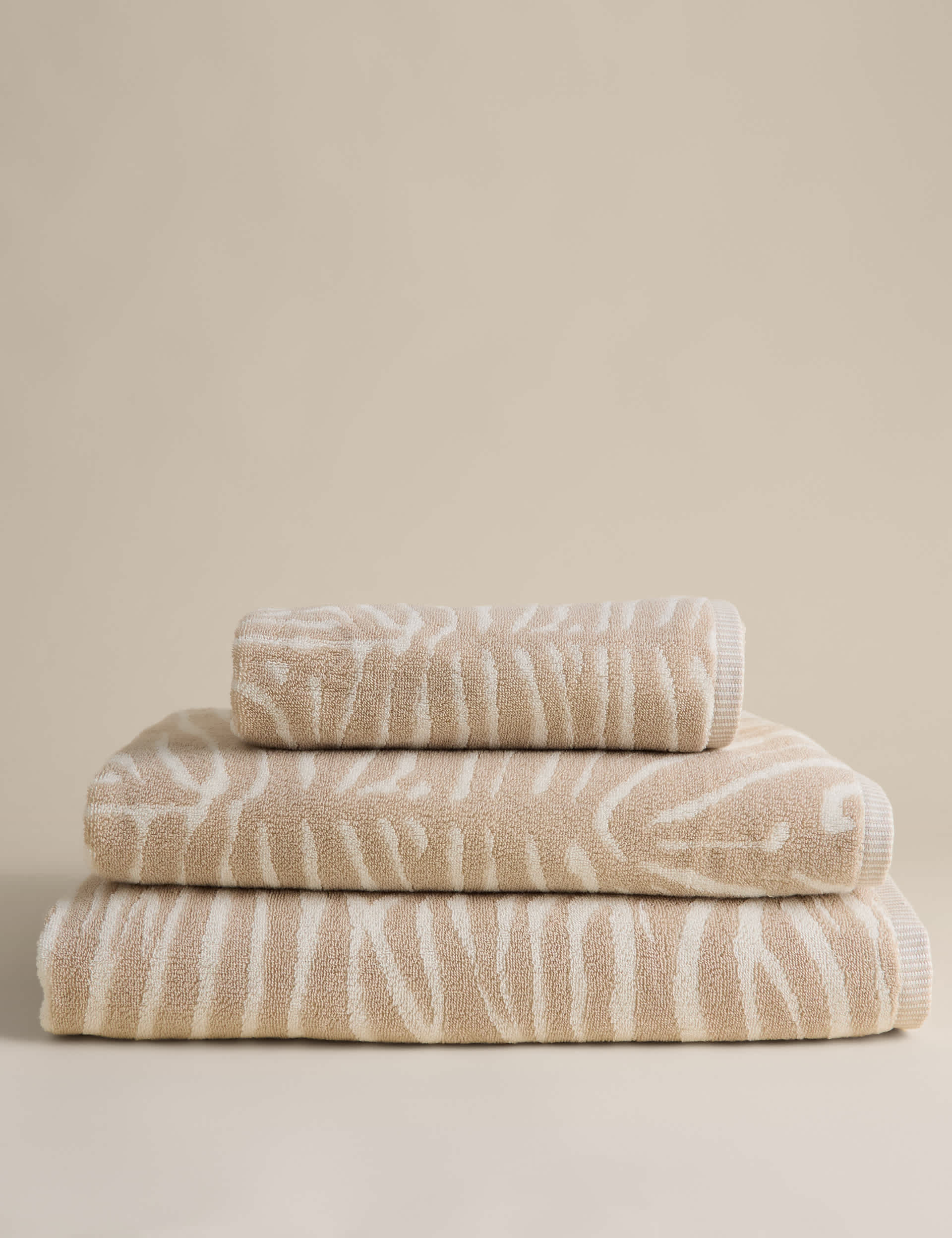 Zebra patterned cotton towel 550gsm, UK version