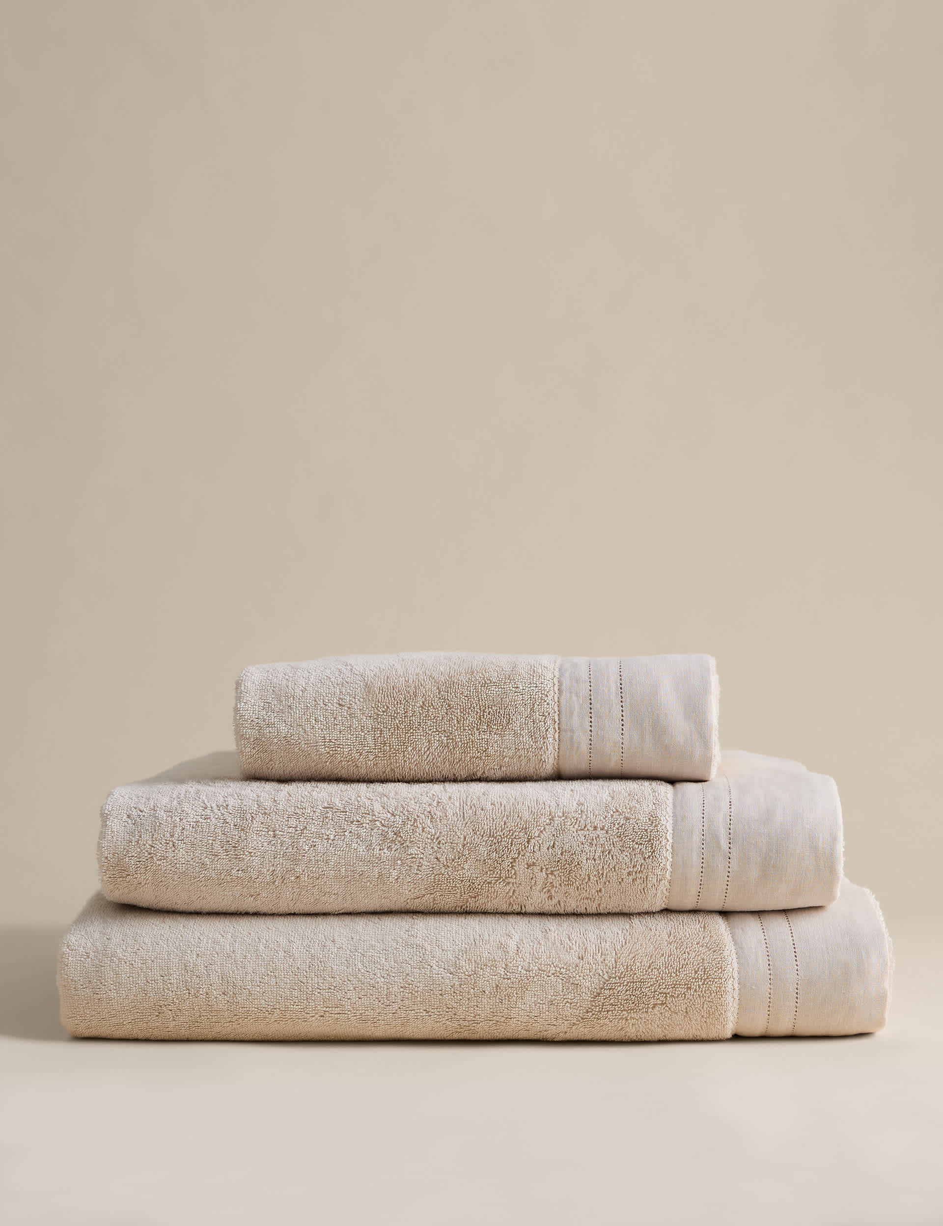 Pure cotton towel with linen border, UK version