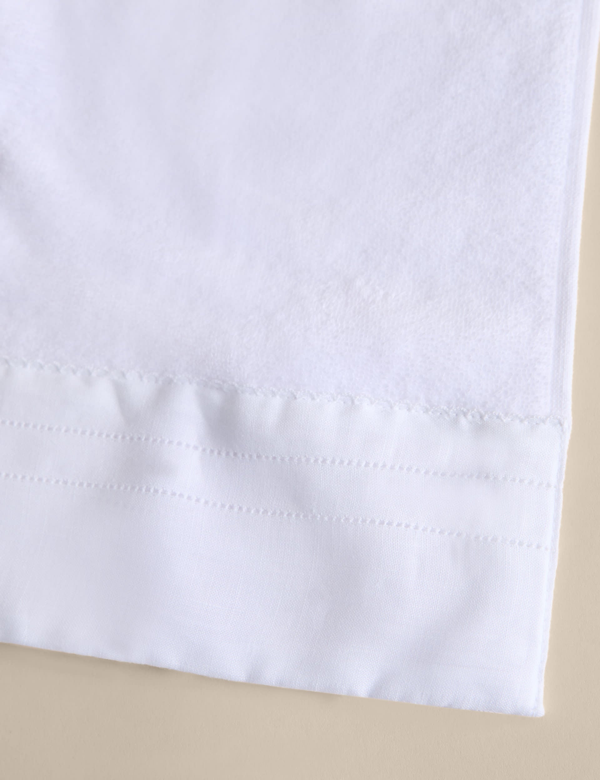 Pure cotton towel with linen border, UK version