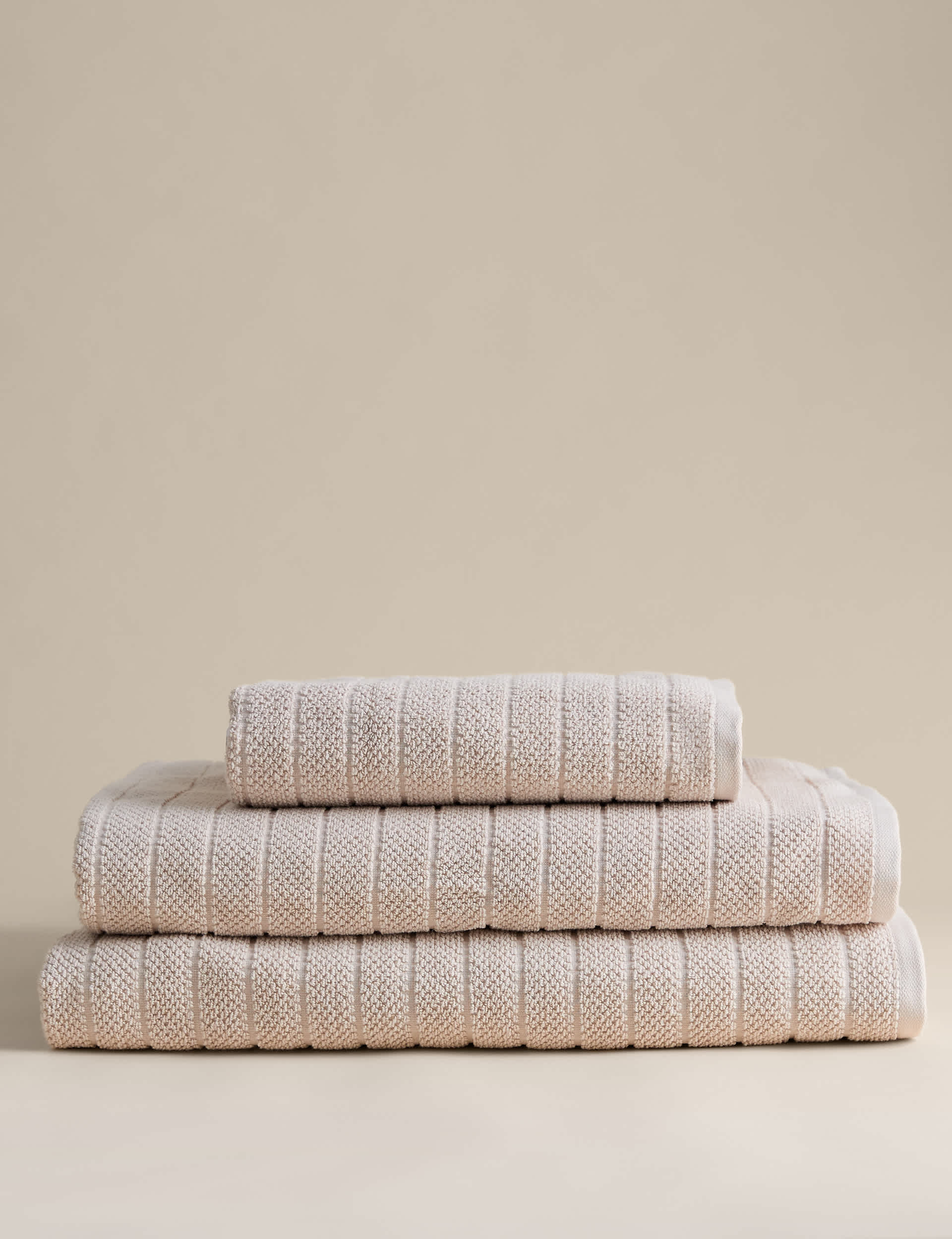 Pure cotton popcorn stripe towel 550gsm, imported from the UK
