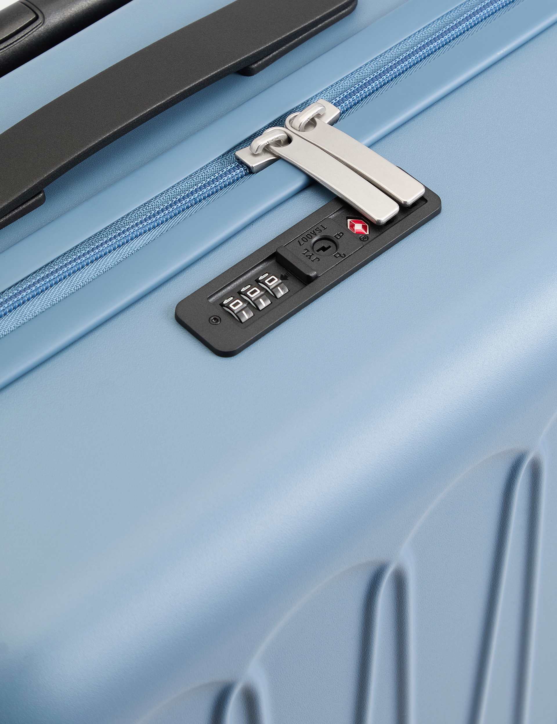 Amalfi 4 wheel hard shell medium suitcase - British product