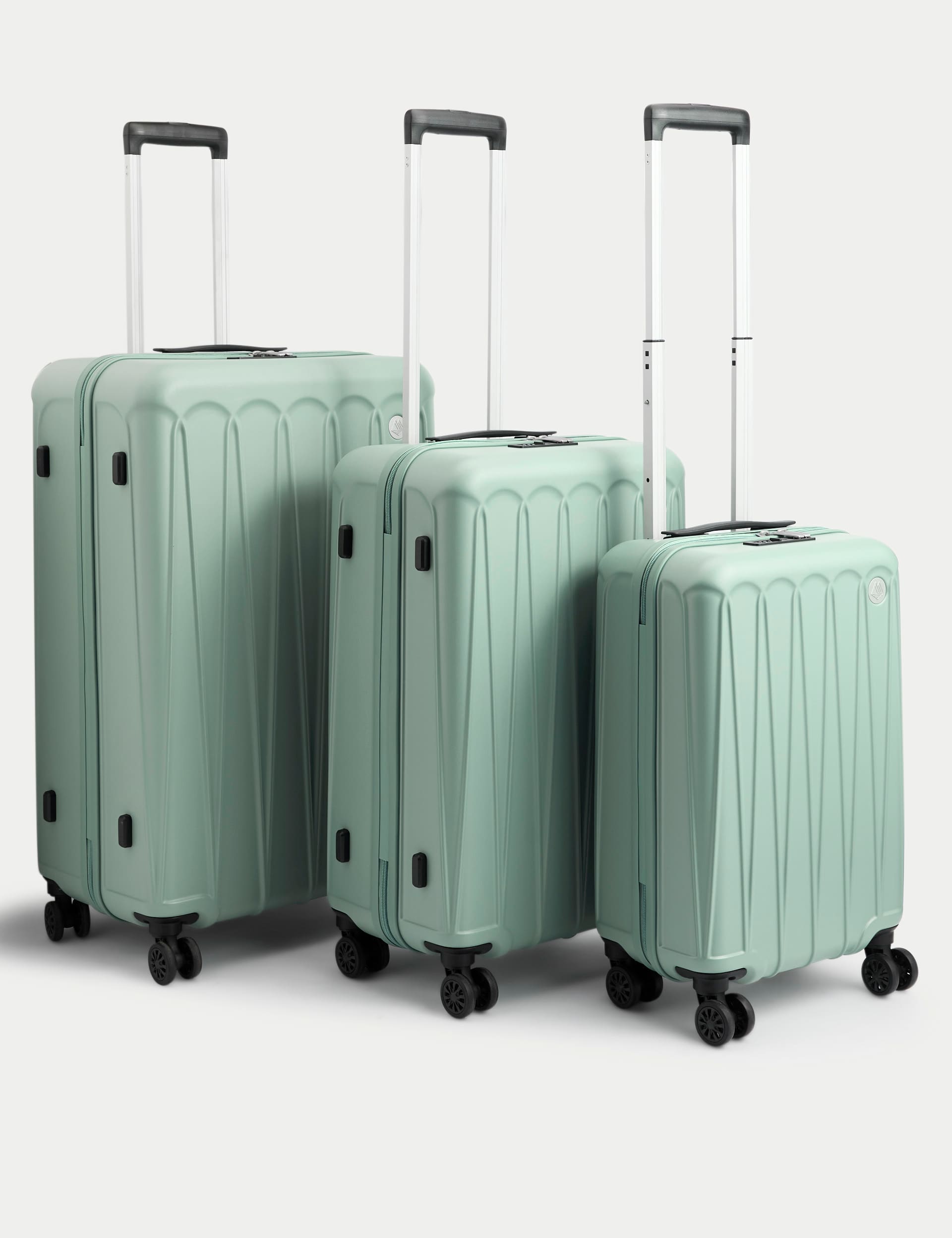 Amalfi 4 wheel hard shell medium suitcase - British product