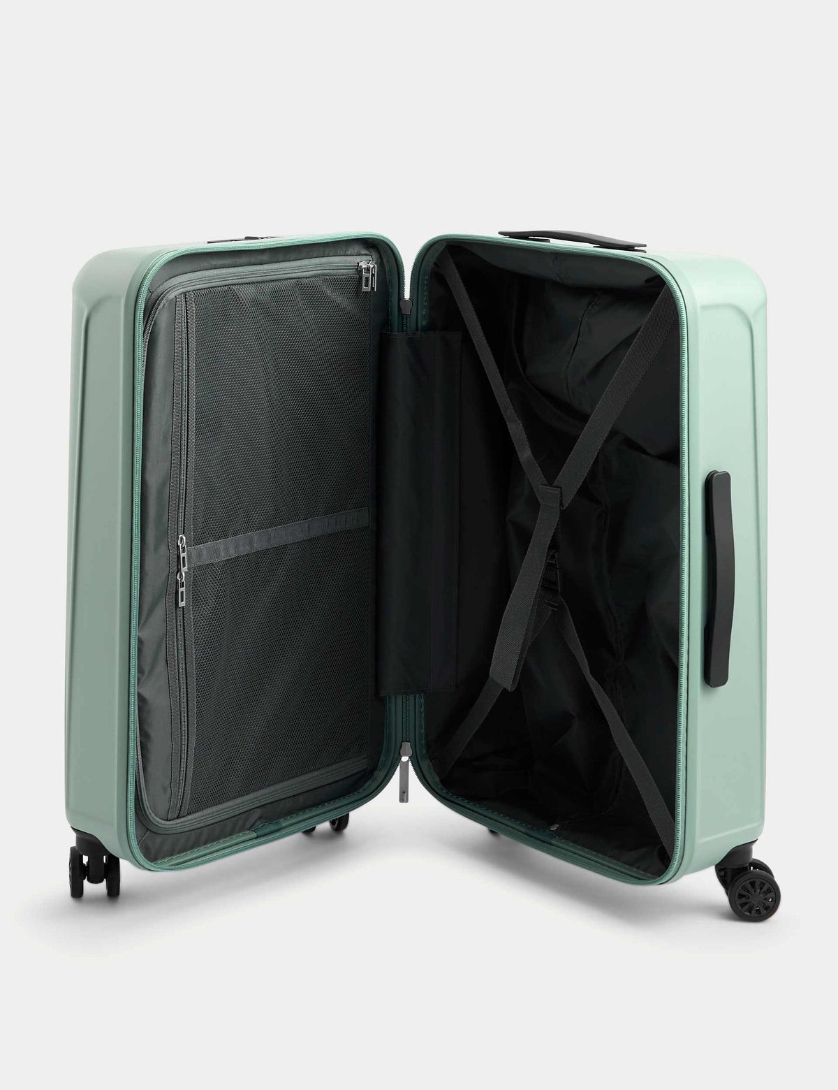 Amalfi 4 wheel hard shell medium suitcase - British product