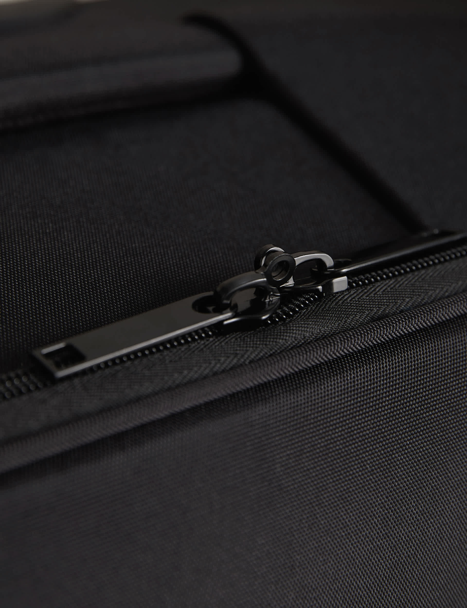 Valletta 4 wheel soft large suitcase (British brand)