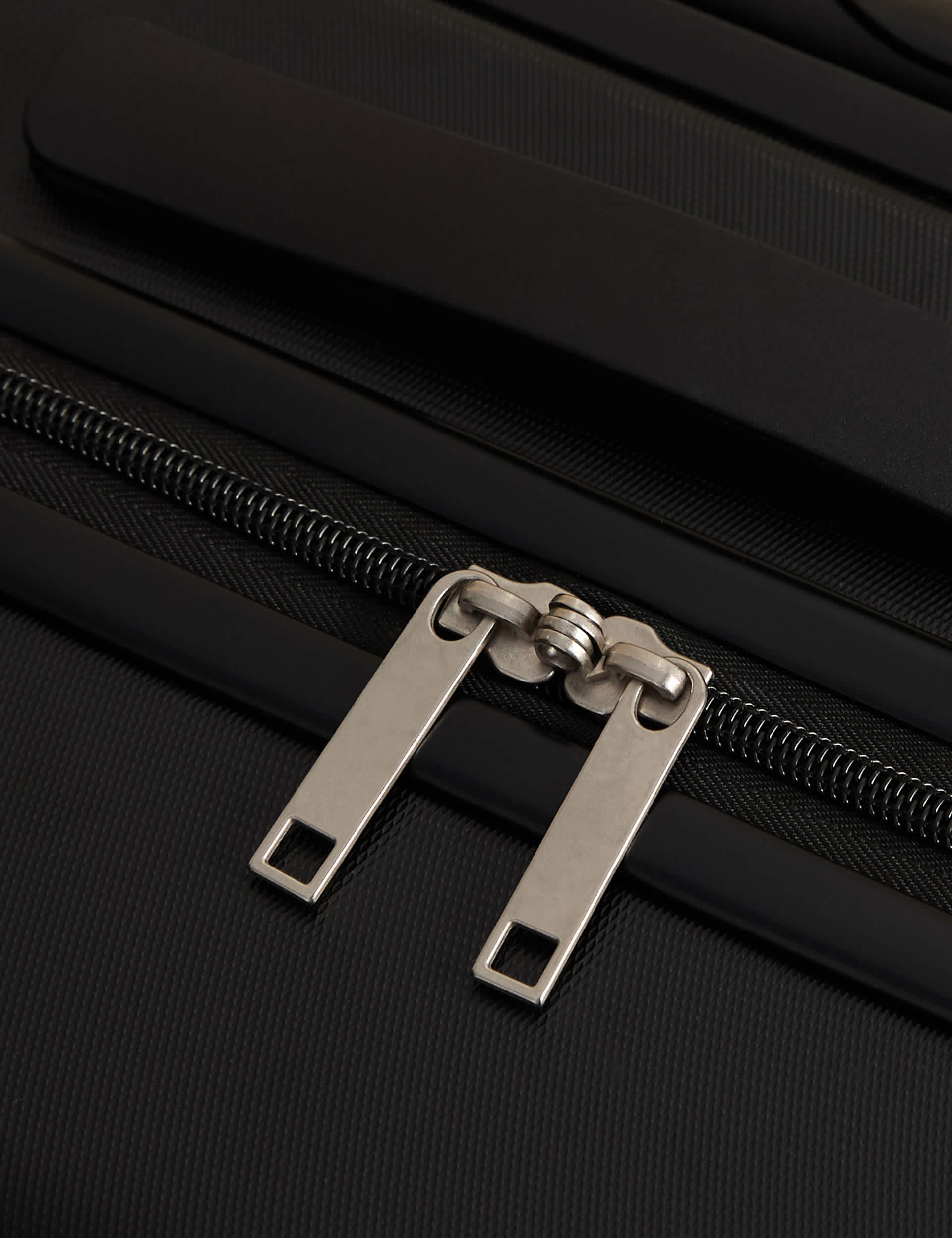 Pisa 4 wheel hard shell medium suitcase, imported from the UK