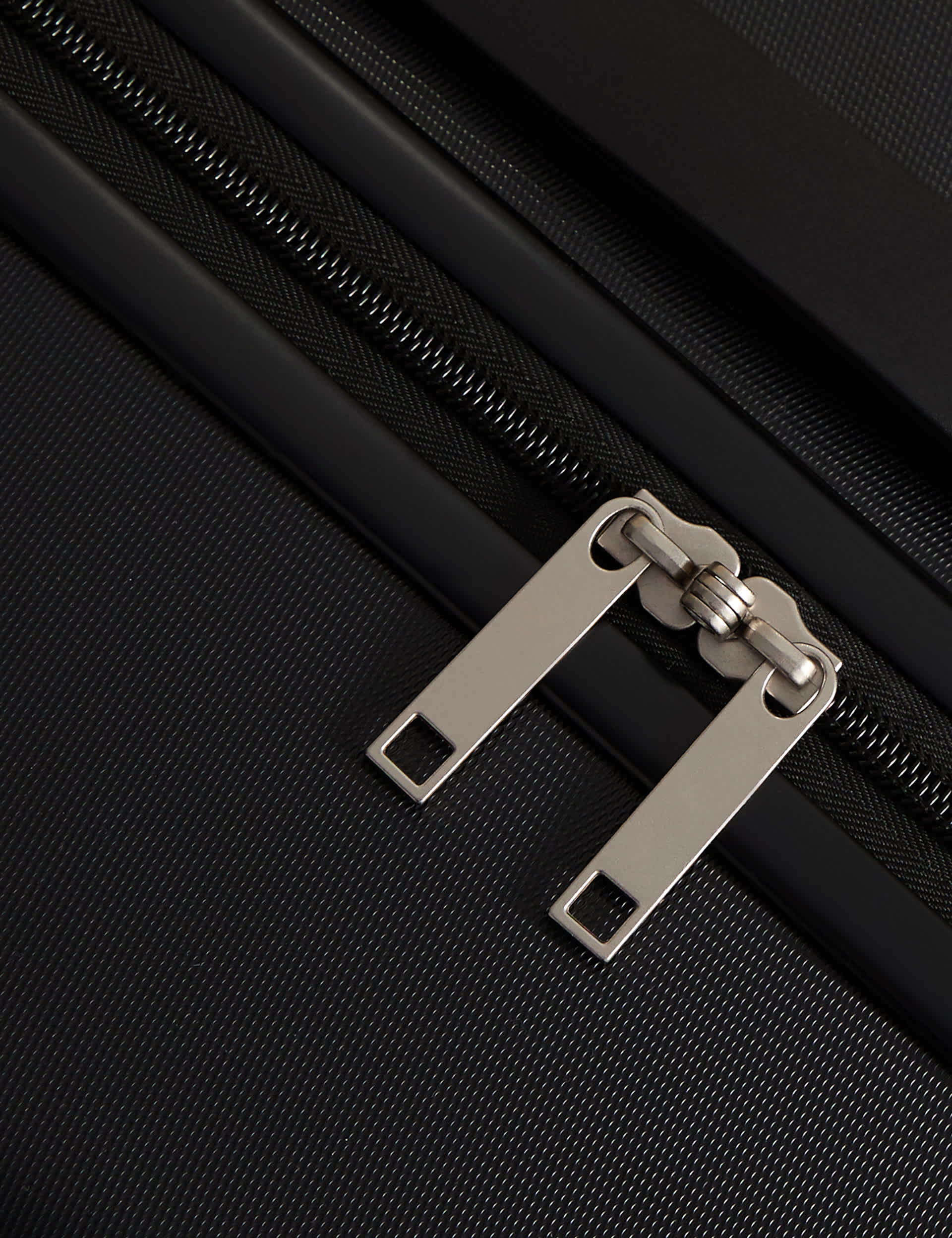 Pisa large hard shell suitcase with four wheels - British product