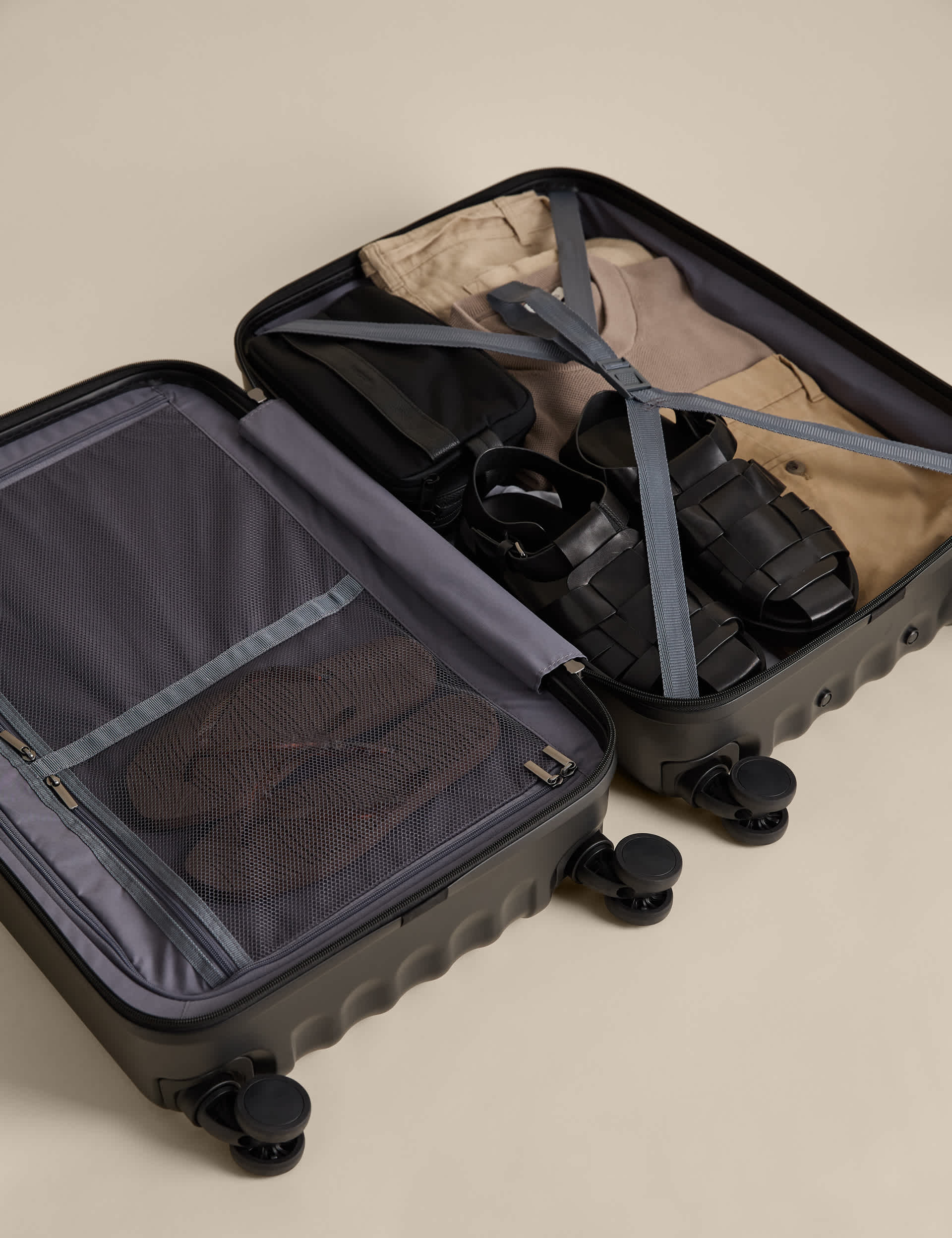 Mykonos 4 wheel hard shell medium suitcase, UK version