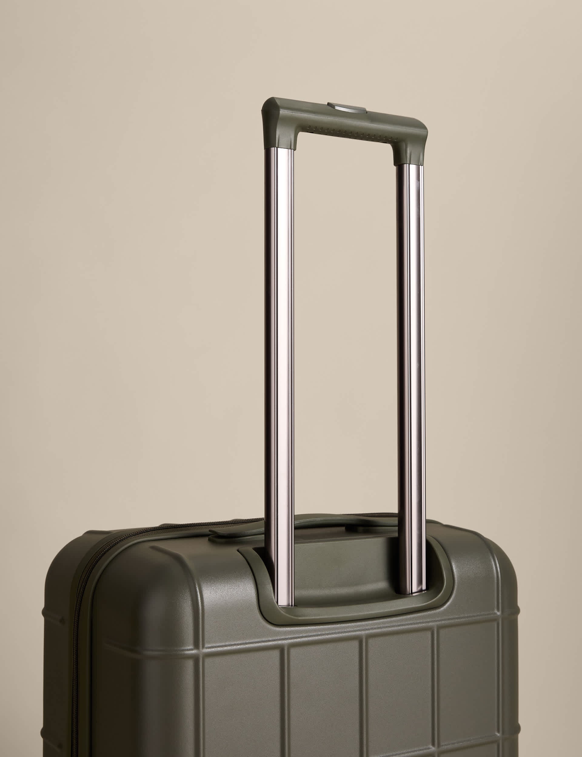 Stockholm 4 wheel hard shell medium suitcase - British product