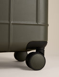 Stockholm 4 wheel hard shell medium suitcase - British product