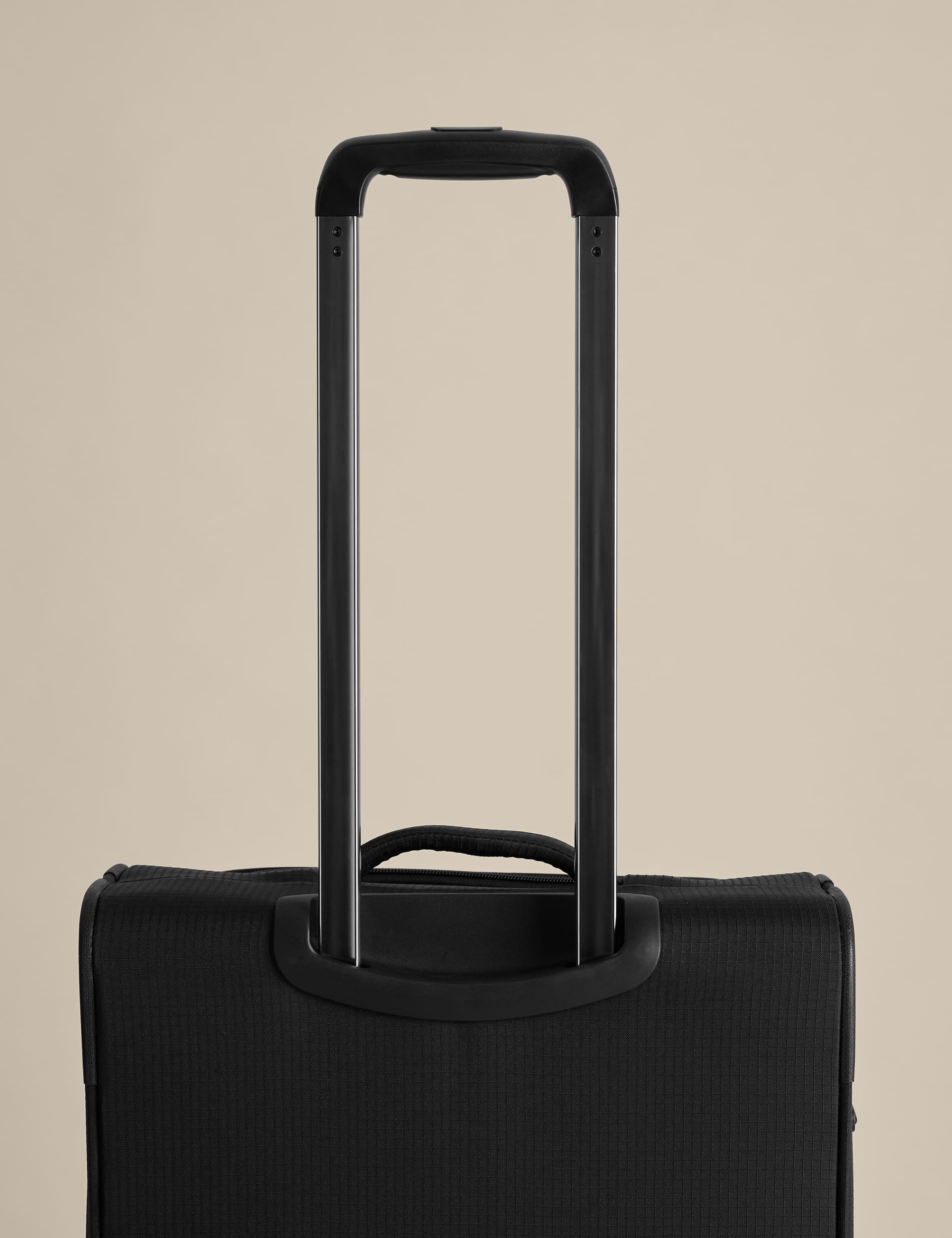 Geneva soft medium suitcase 4 wheels, UK version