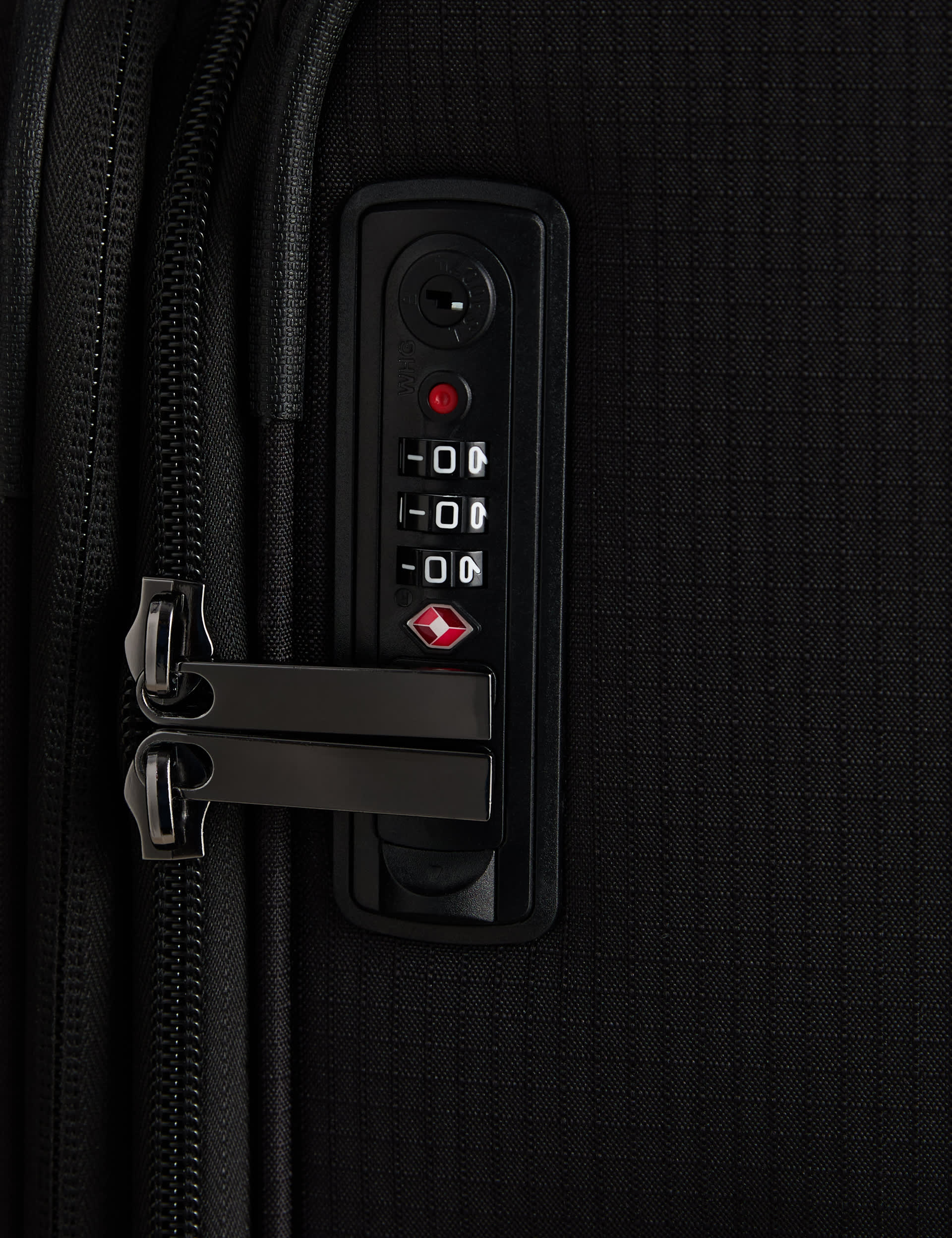 Geneva soft medium suitcase 4 wheels, UK version