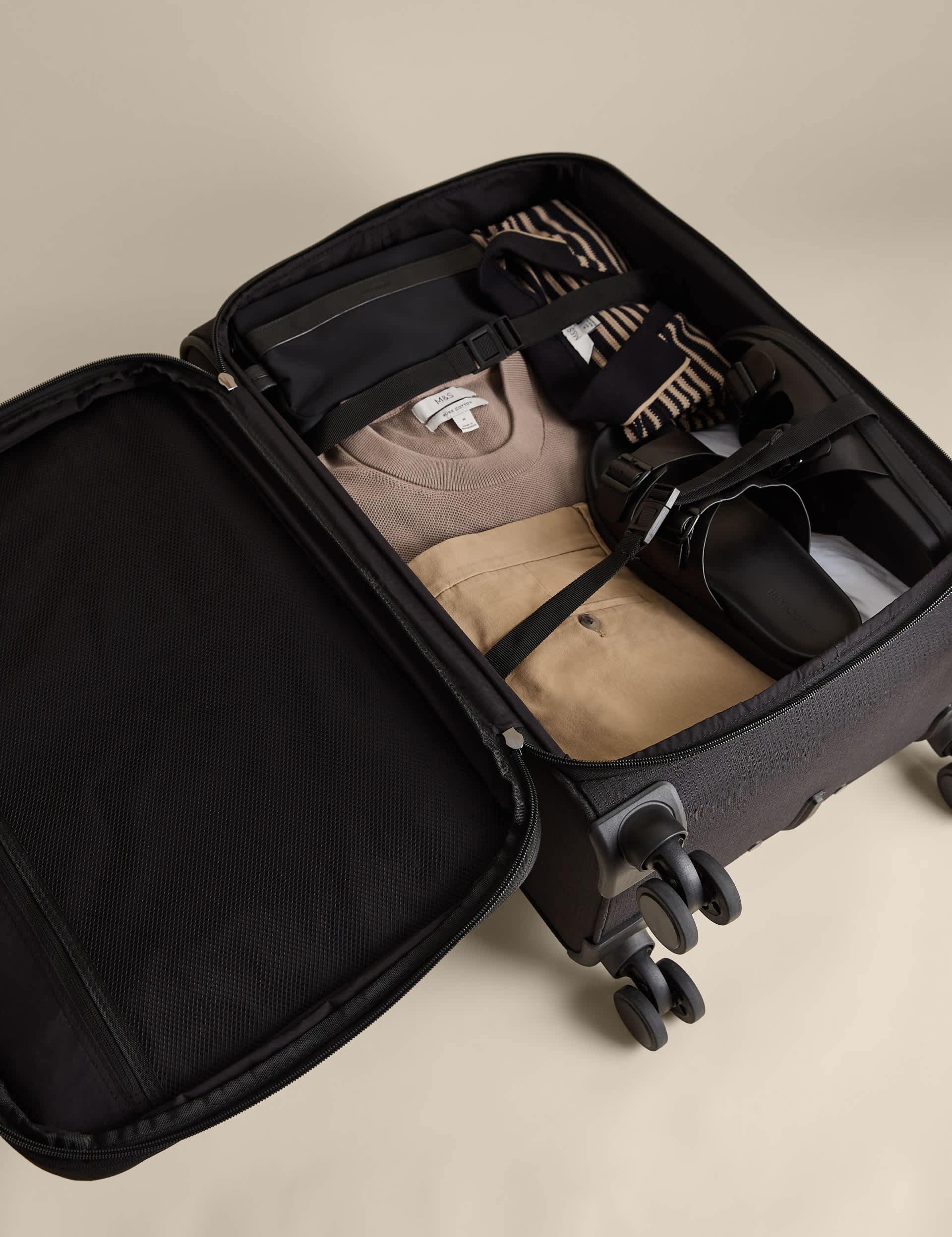 Geneva soft medium suitcase 4 wheels, UK version