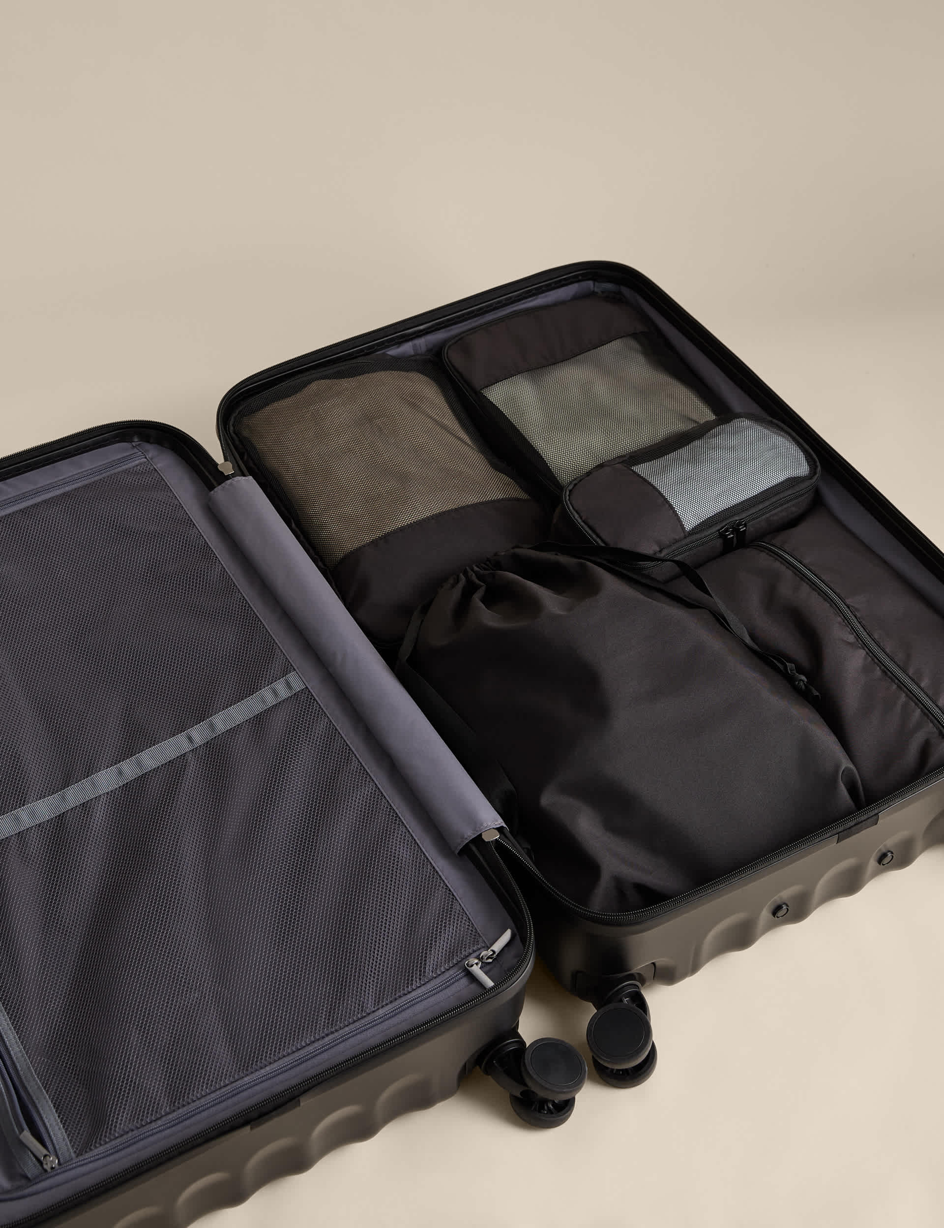 Packing cubes set of 5 with zip cubes and shoe bag, imported from the UK