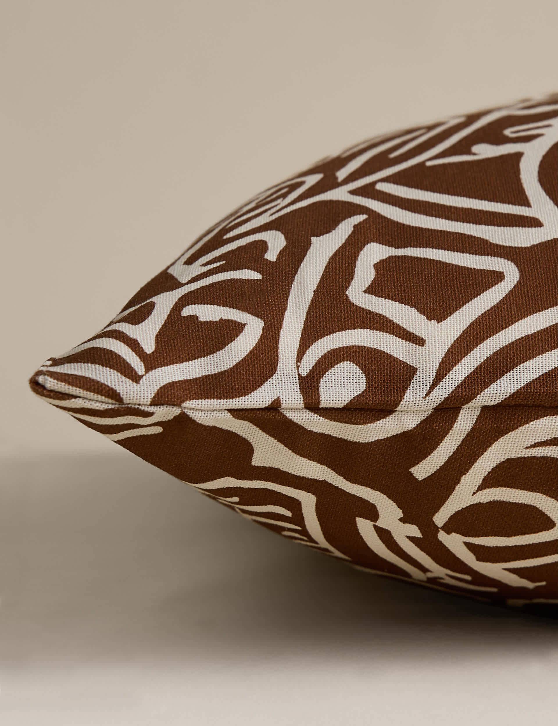 Abstract swirl cushion cover 50x50cm, UK version