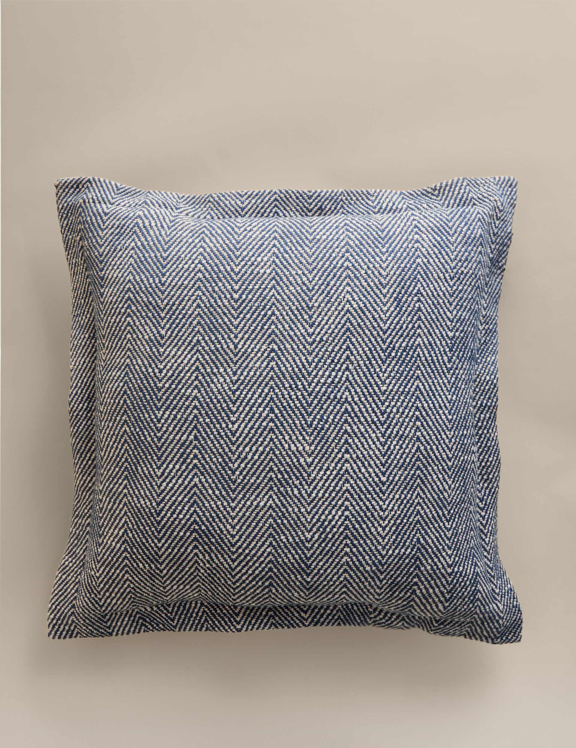 Herringbone cushion with Oxford border 50cm square, UK version