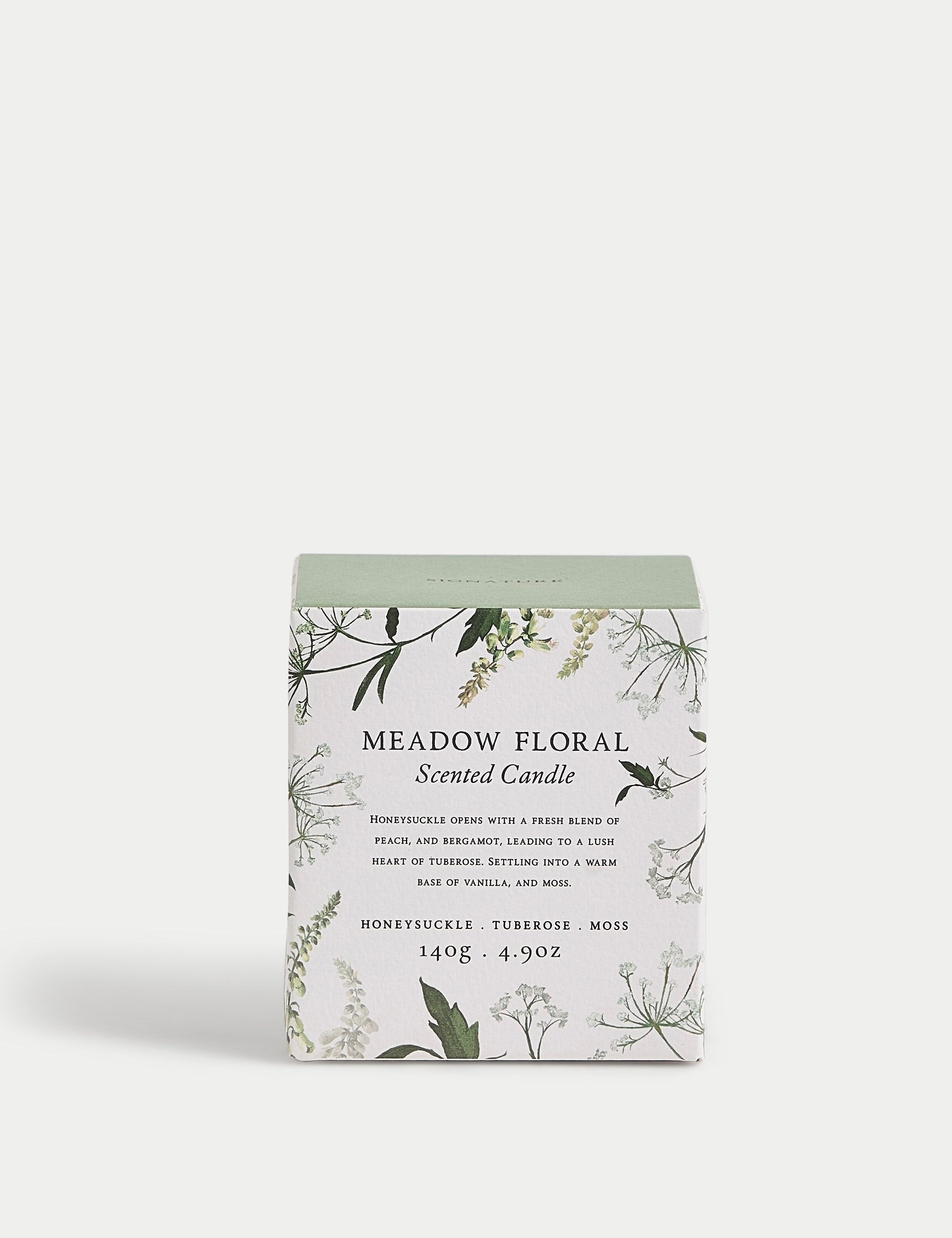 Meadow Floral scented candle from Signature collection - British product