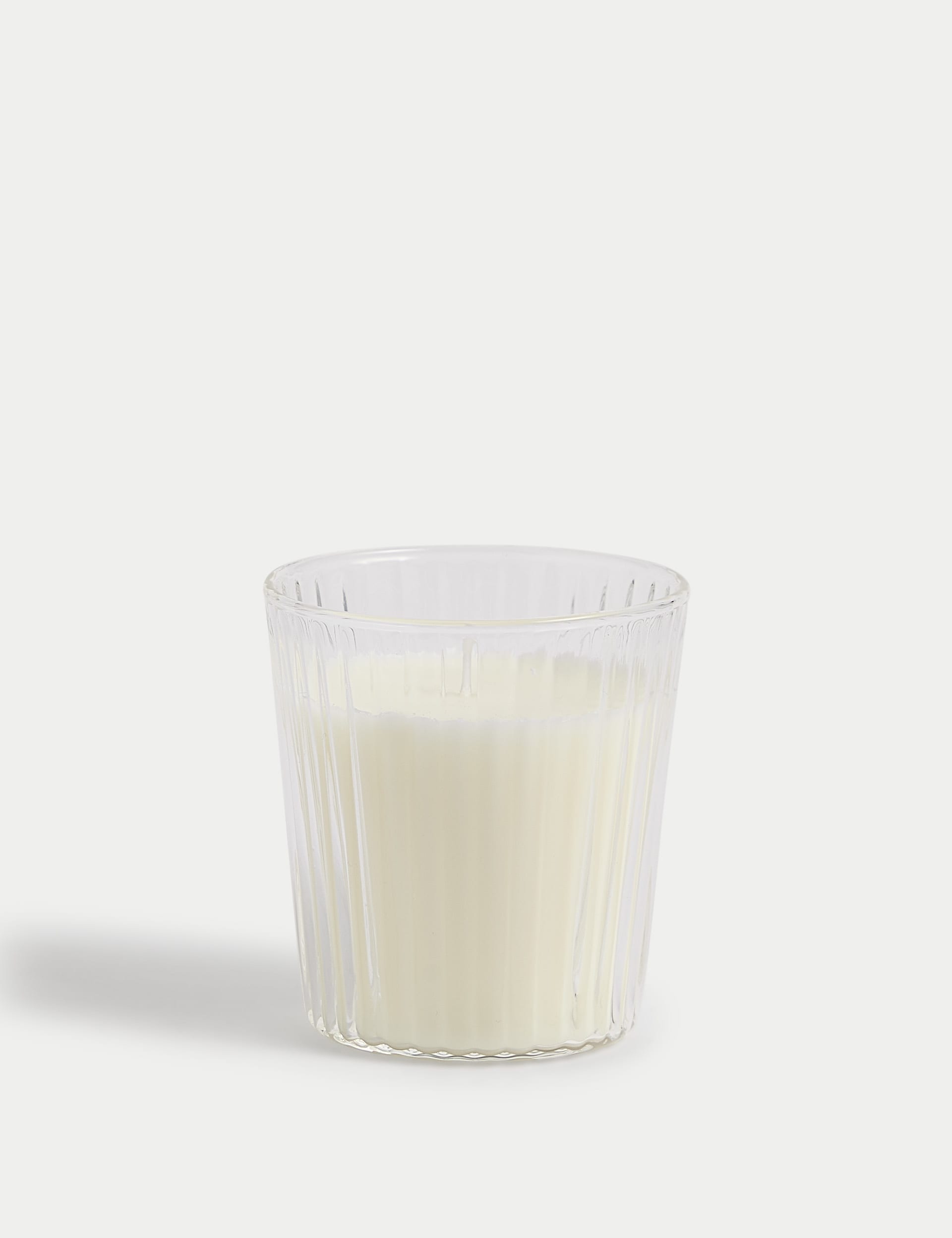 Meadow Floral scented candle from Signature collection - British product