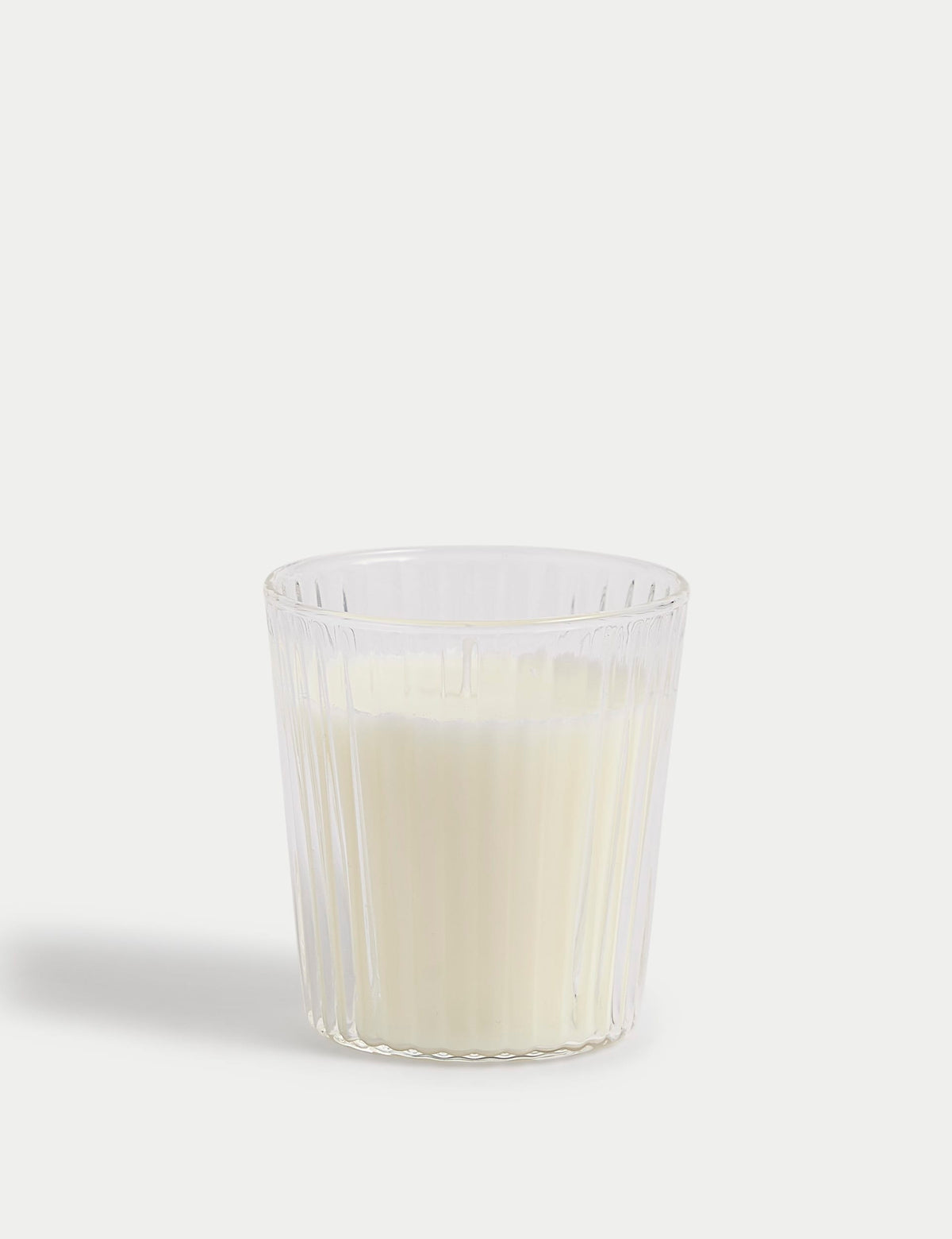 Meadow Floral scented candle from Signature collection - British product