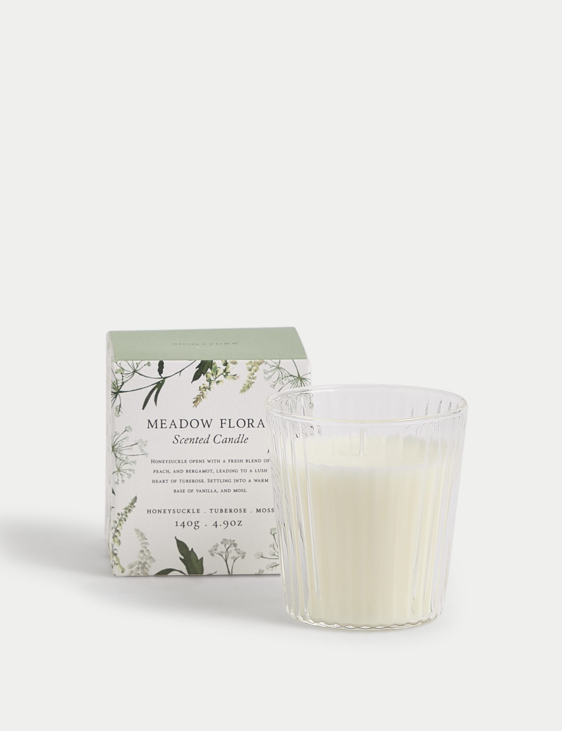 Meadow Floral scented candle from Signature collection - British product