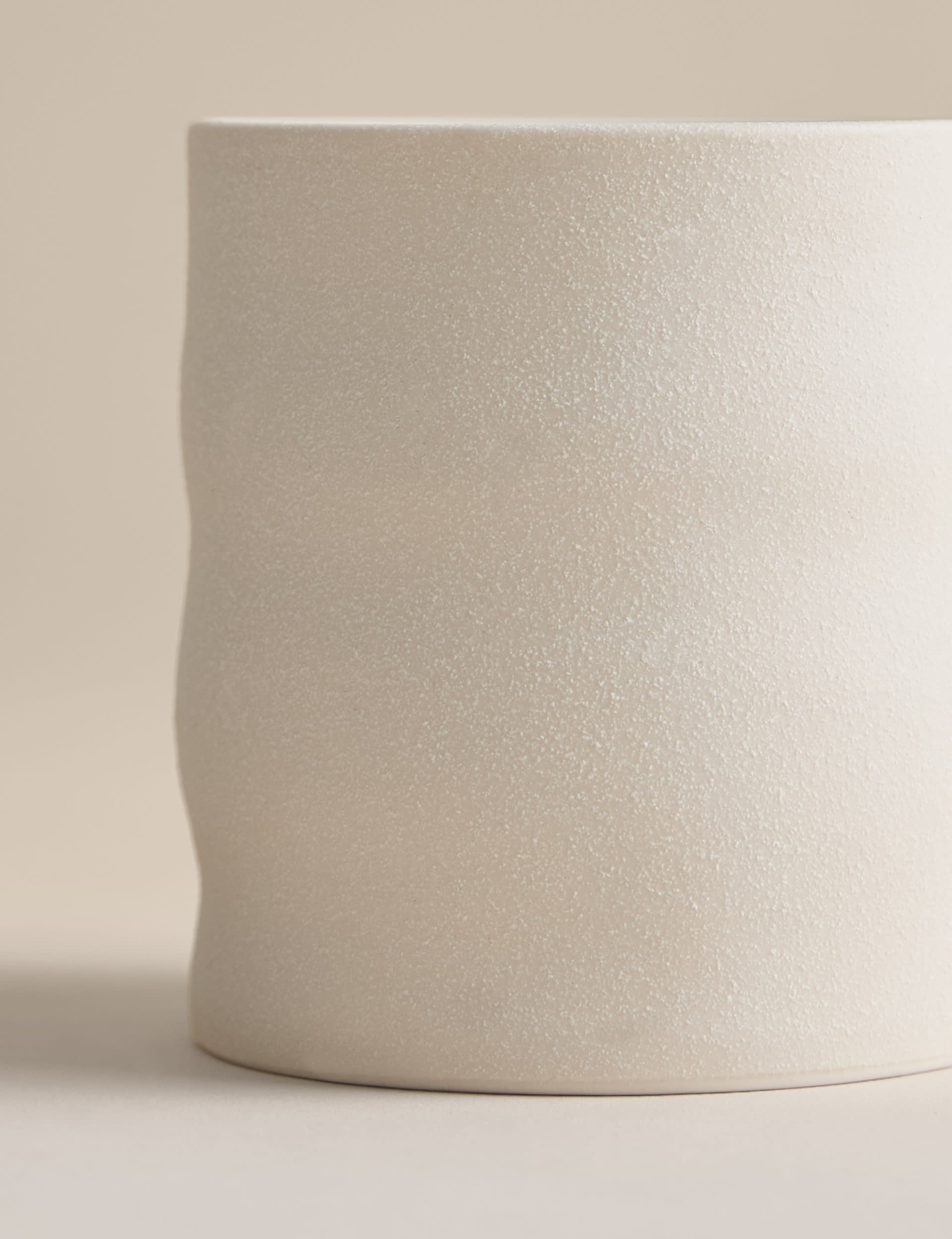 Air ceramic candle with melon, heather, and musk, imported from the UK