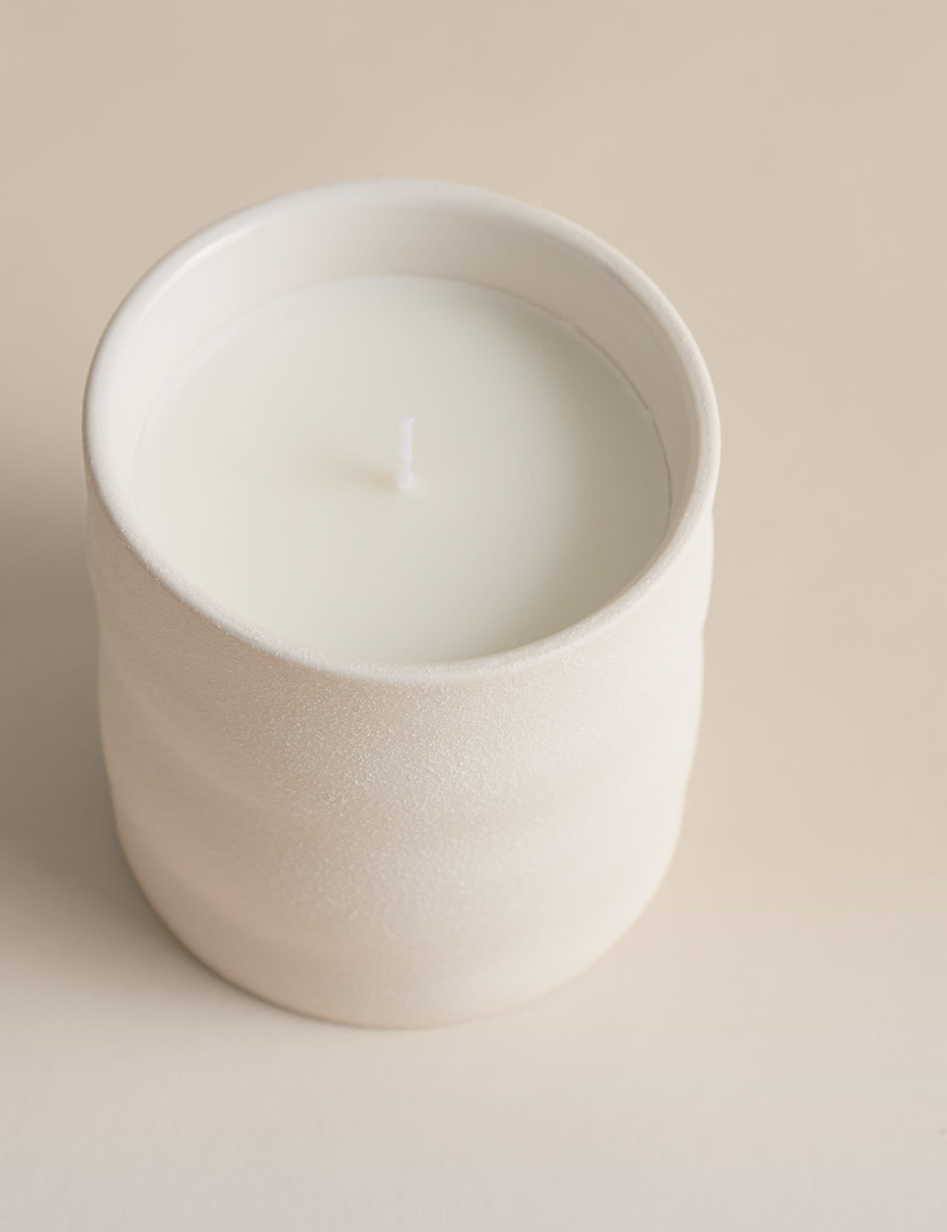 Air ceramic candle with melon, heather, and musk, imported from the UK