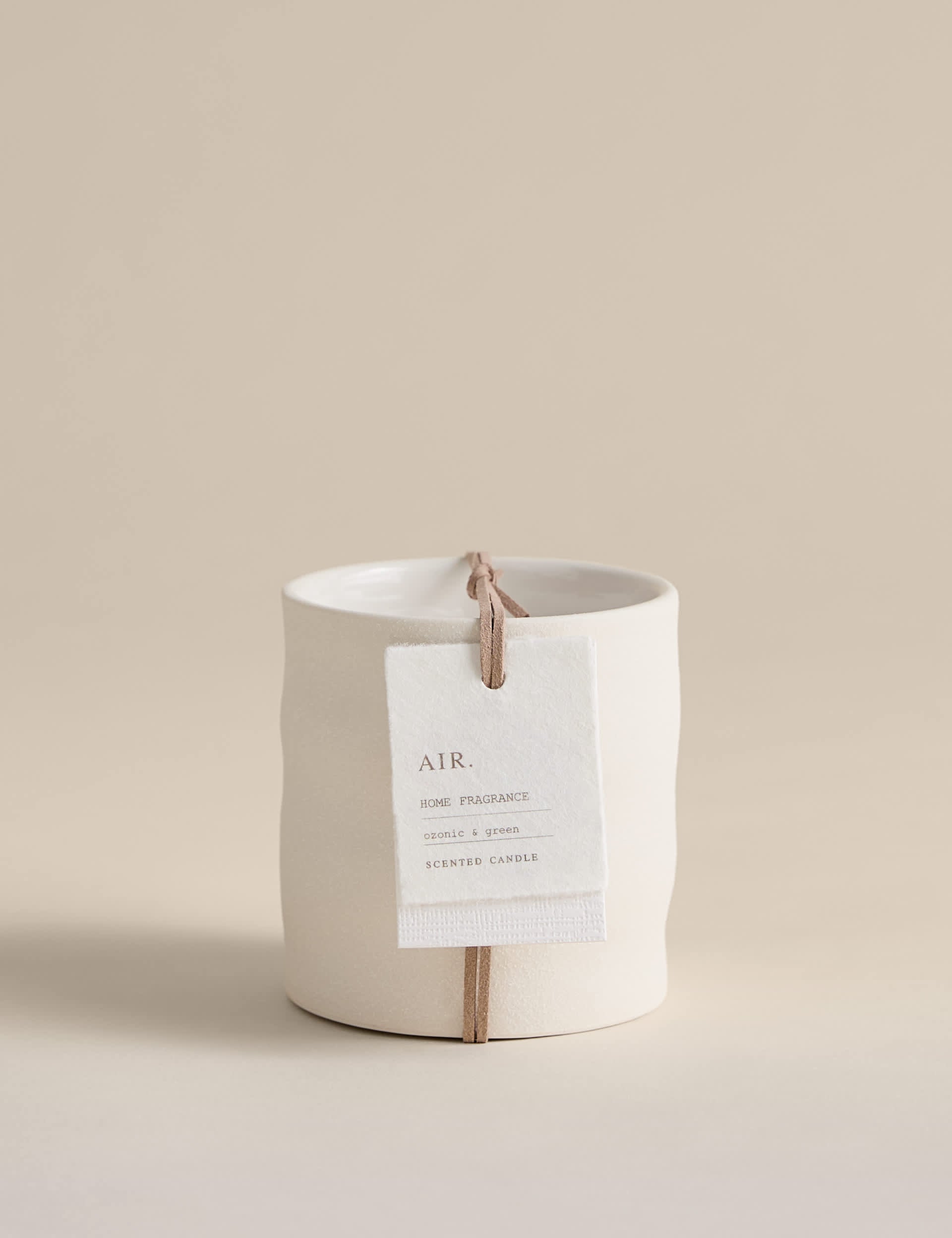 Air ceramic candle with melon, heather, and musk, imported from the UK