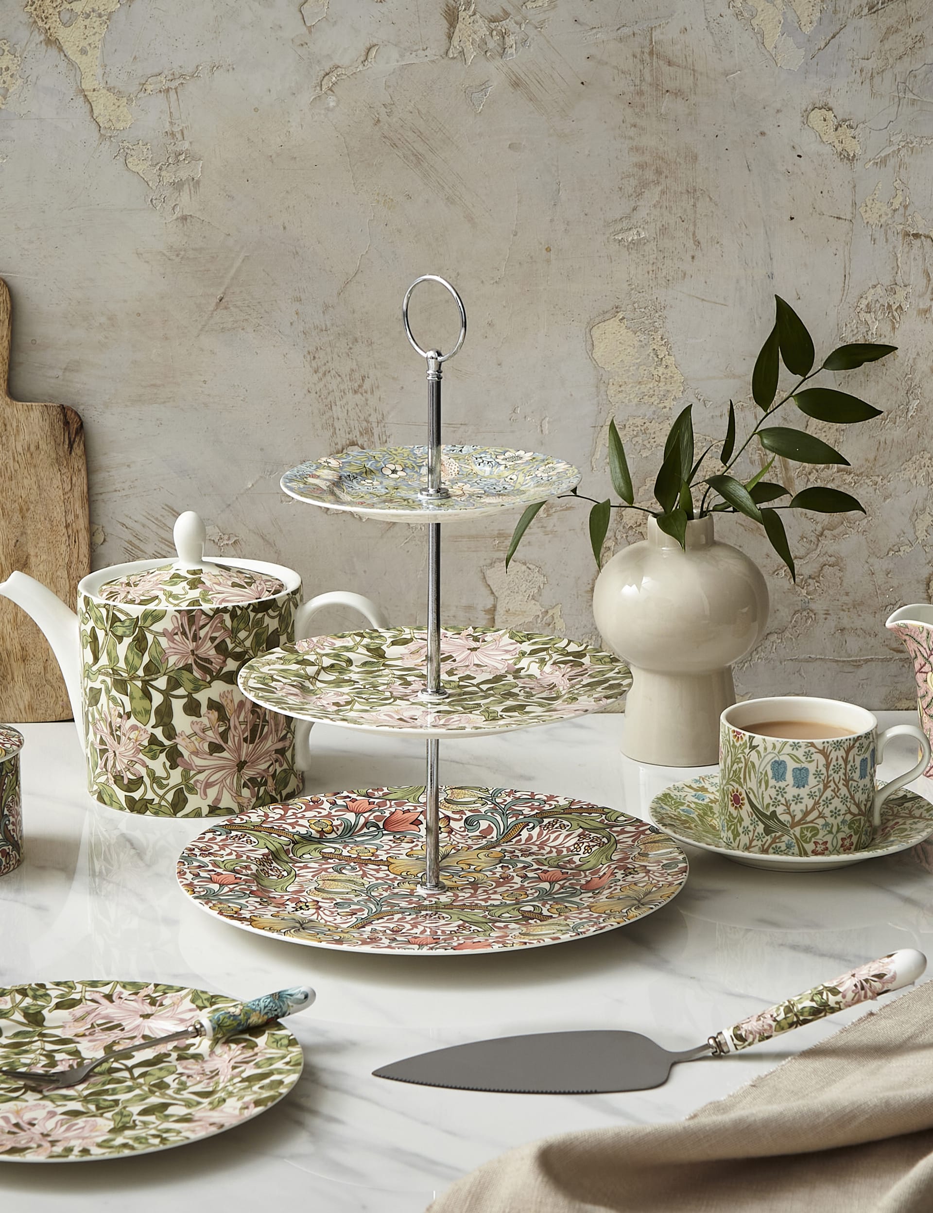 Morris & Co patterned porcelain cake stand - British product