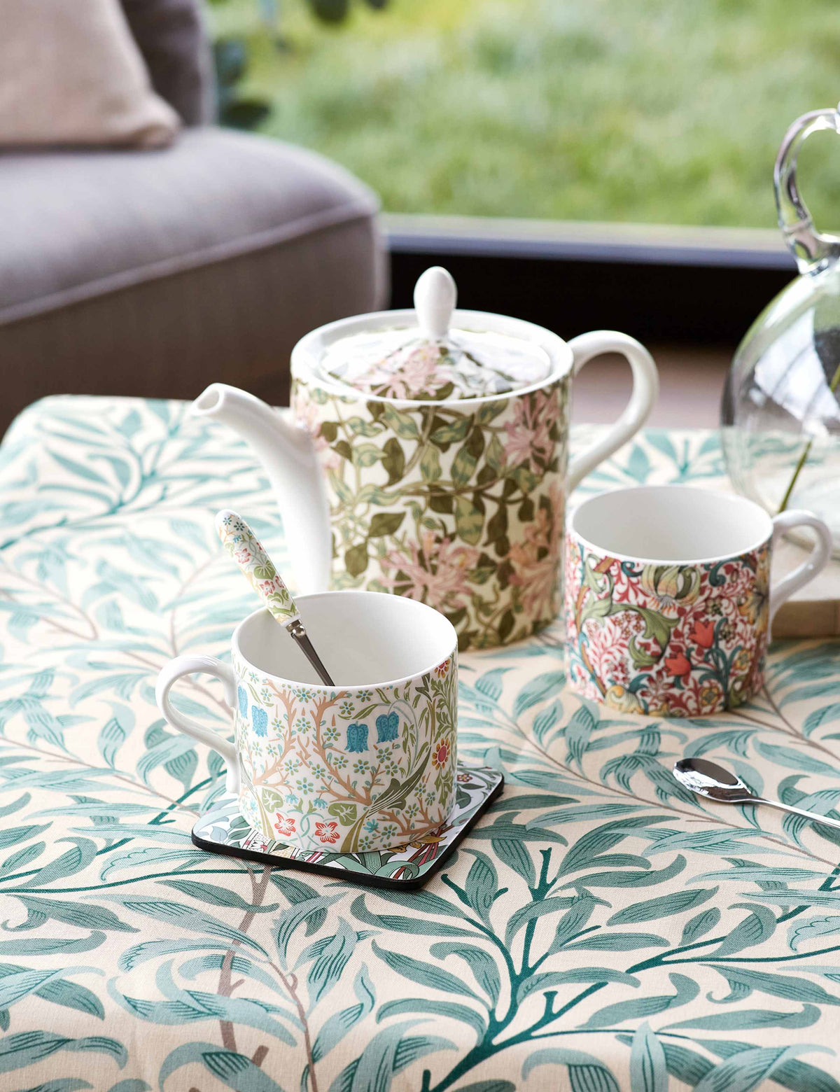 Morris & Co patterned teapot and mug set imported from the UK