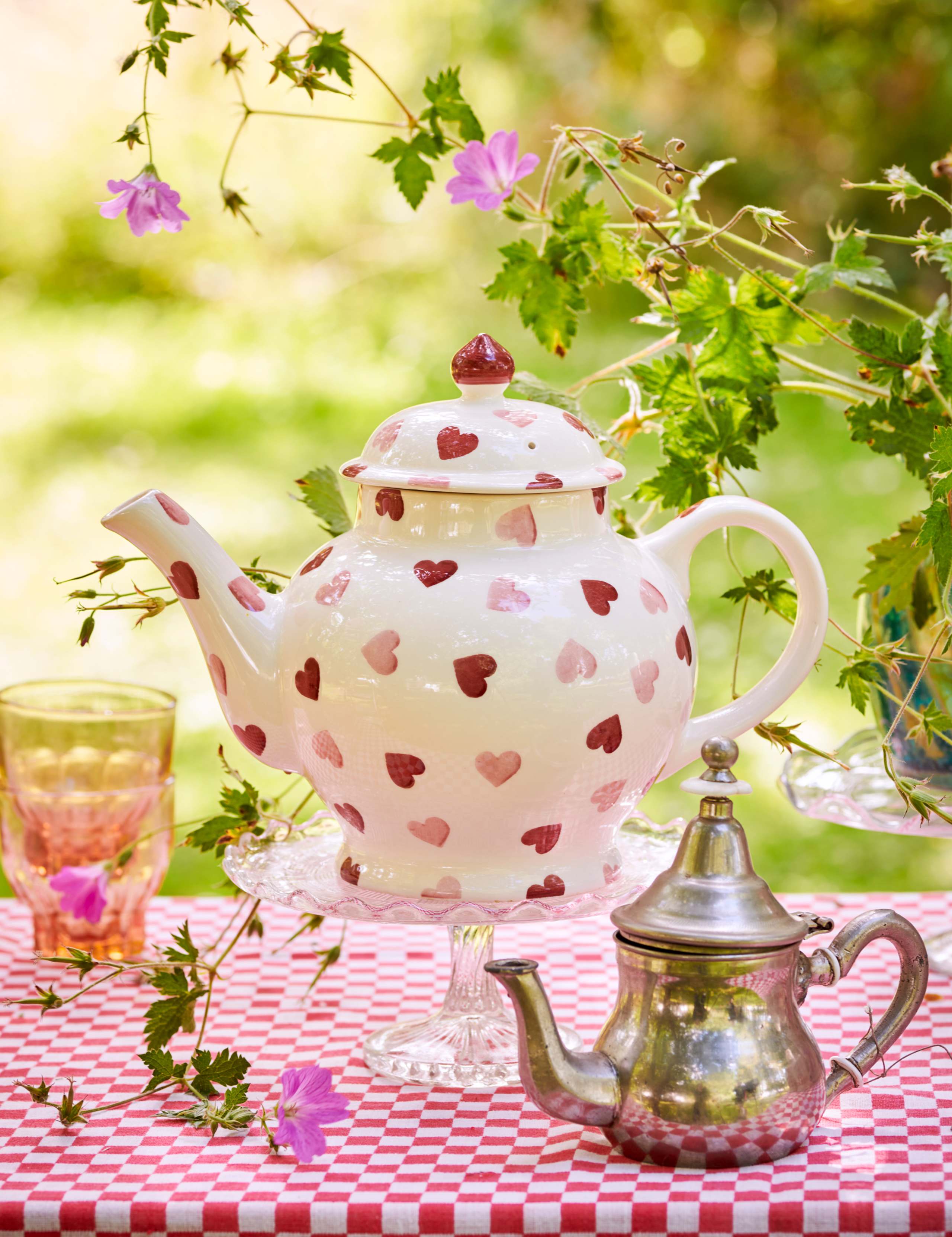 Emma Bridgewater stoneware Pink Hearts teapot 1.6 litres, imported from the UK