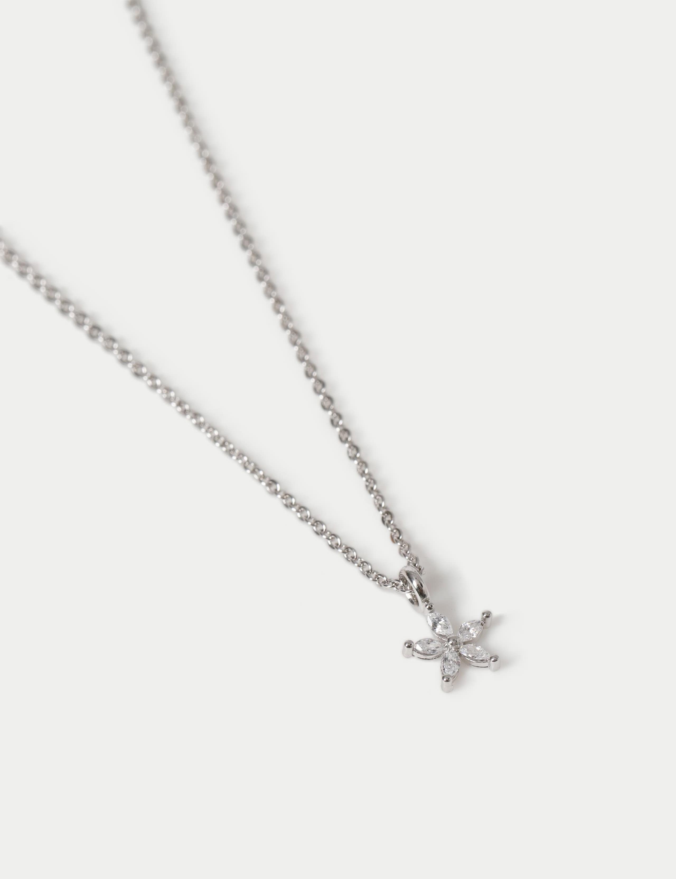Platinum cubic zirconia flower necklace - British product