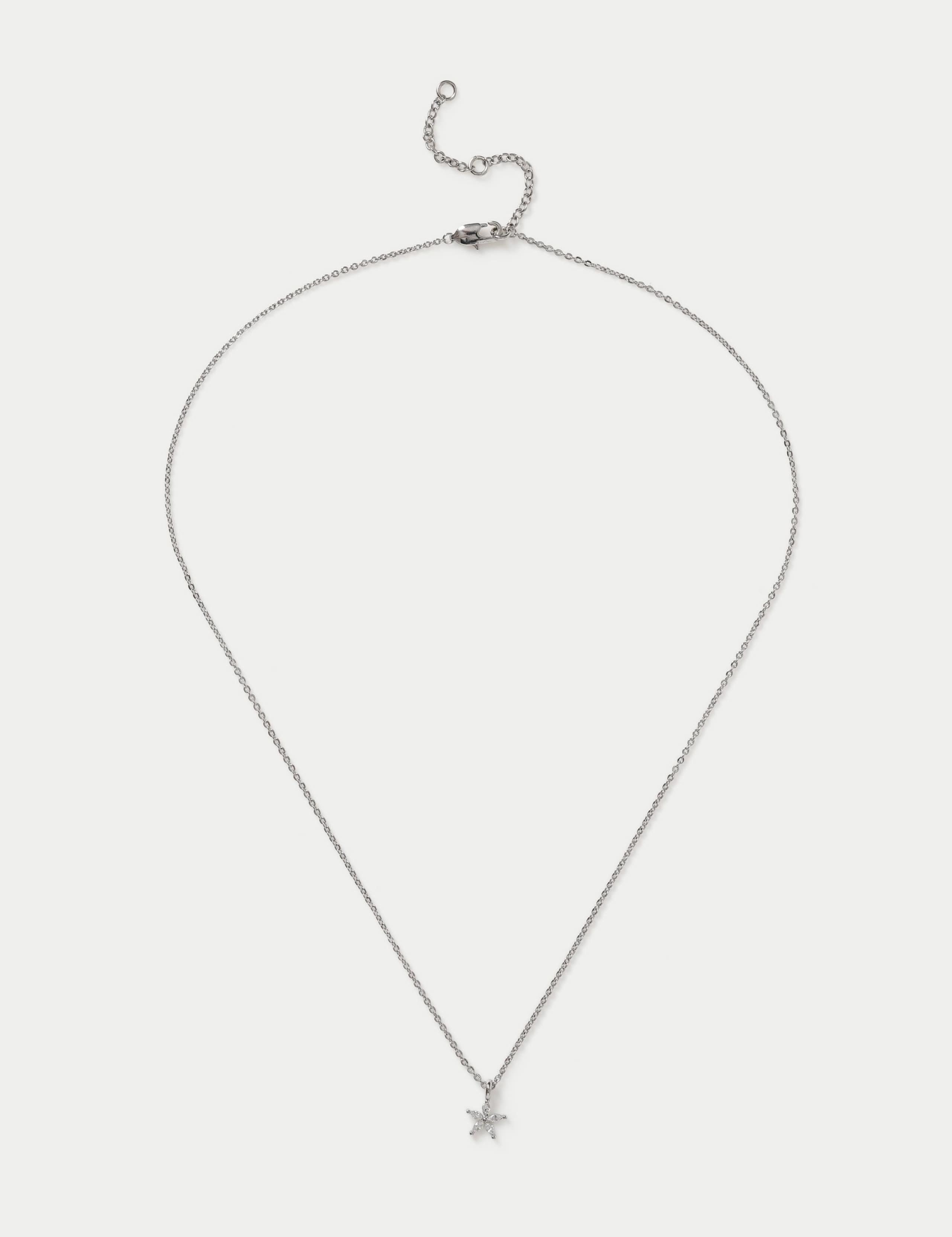 Collier fleur en zircone cubique de platine - Produit britannique