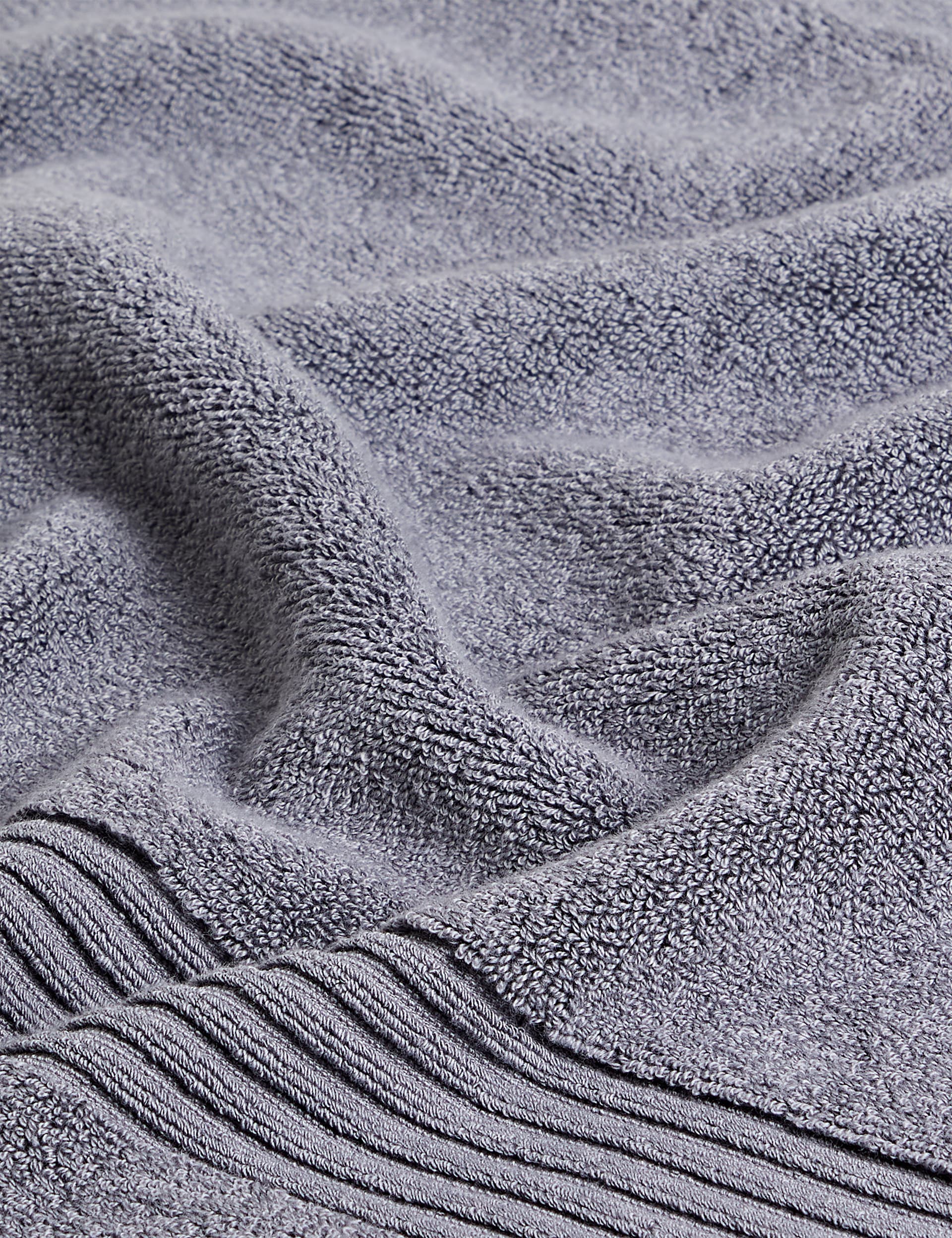 Plush Egyptian cotton towel with 800 GSM, imported from the UK
