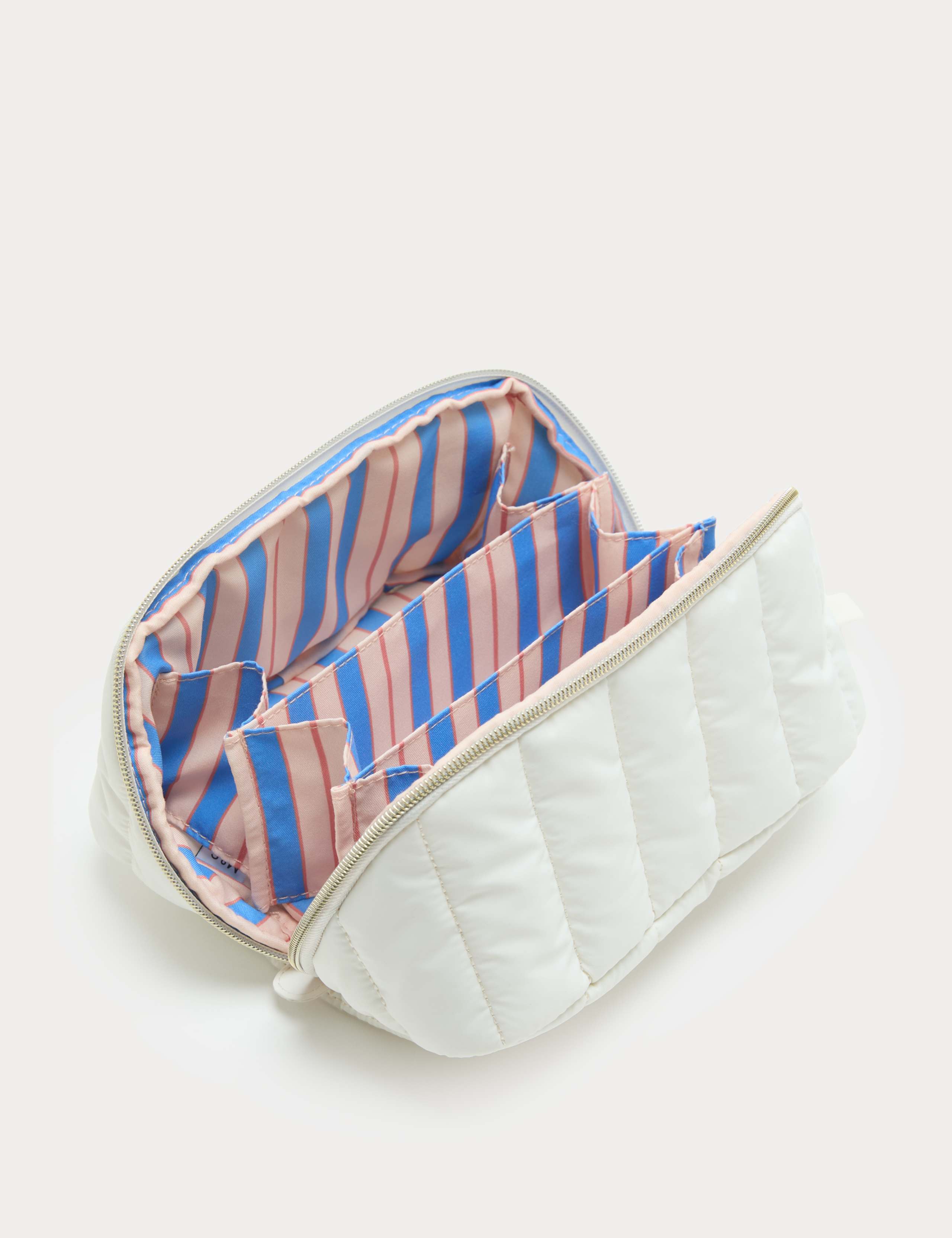 Puffy Wide Opening toiletry bag, British brand