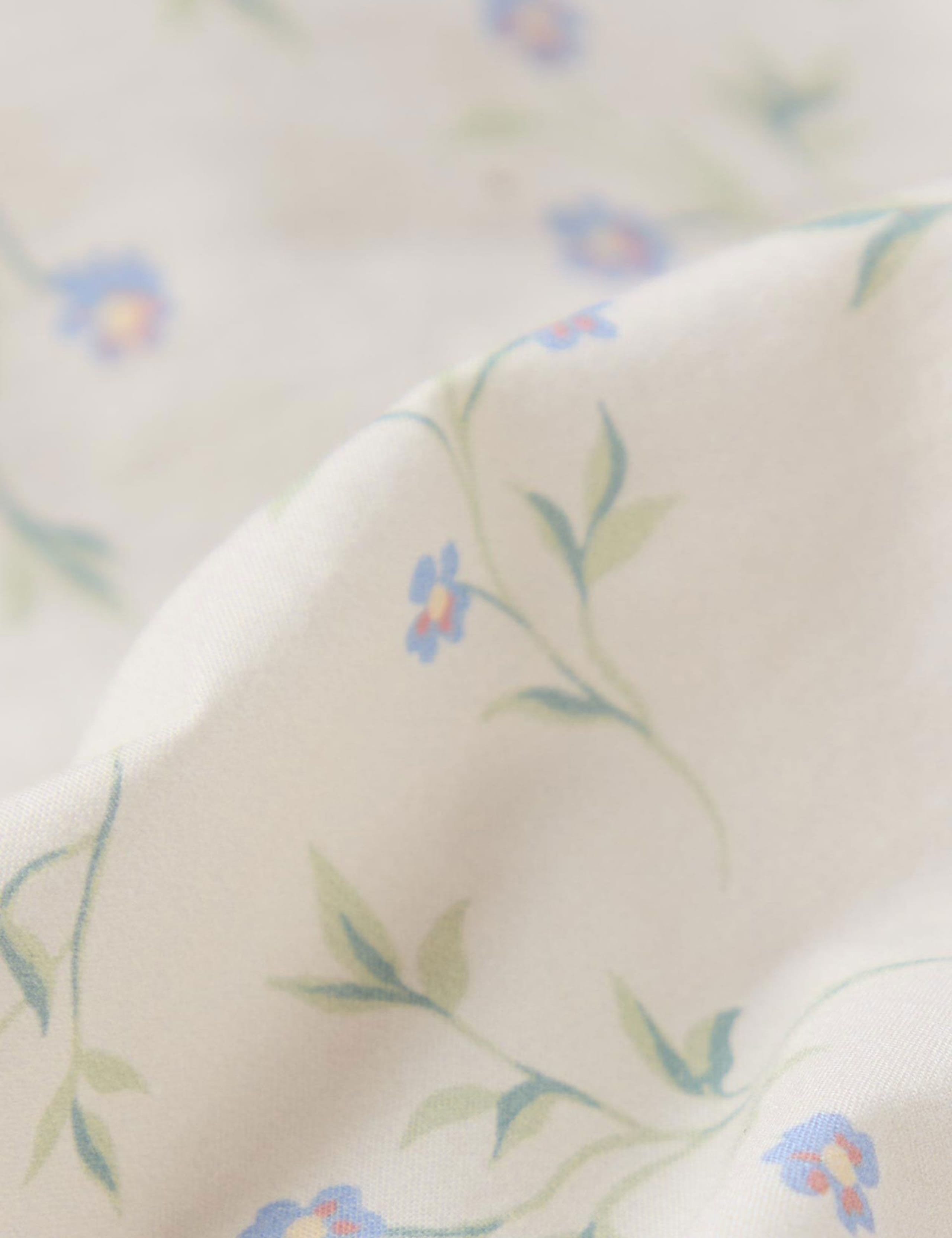 Piglet In Bed floral print flat sheet - British product