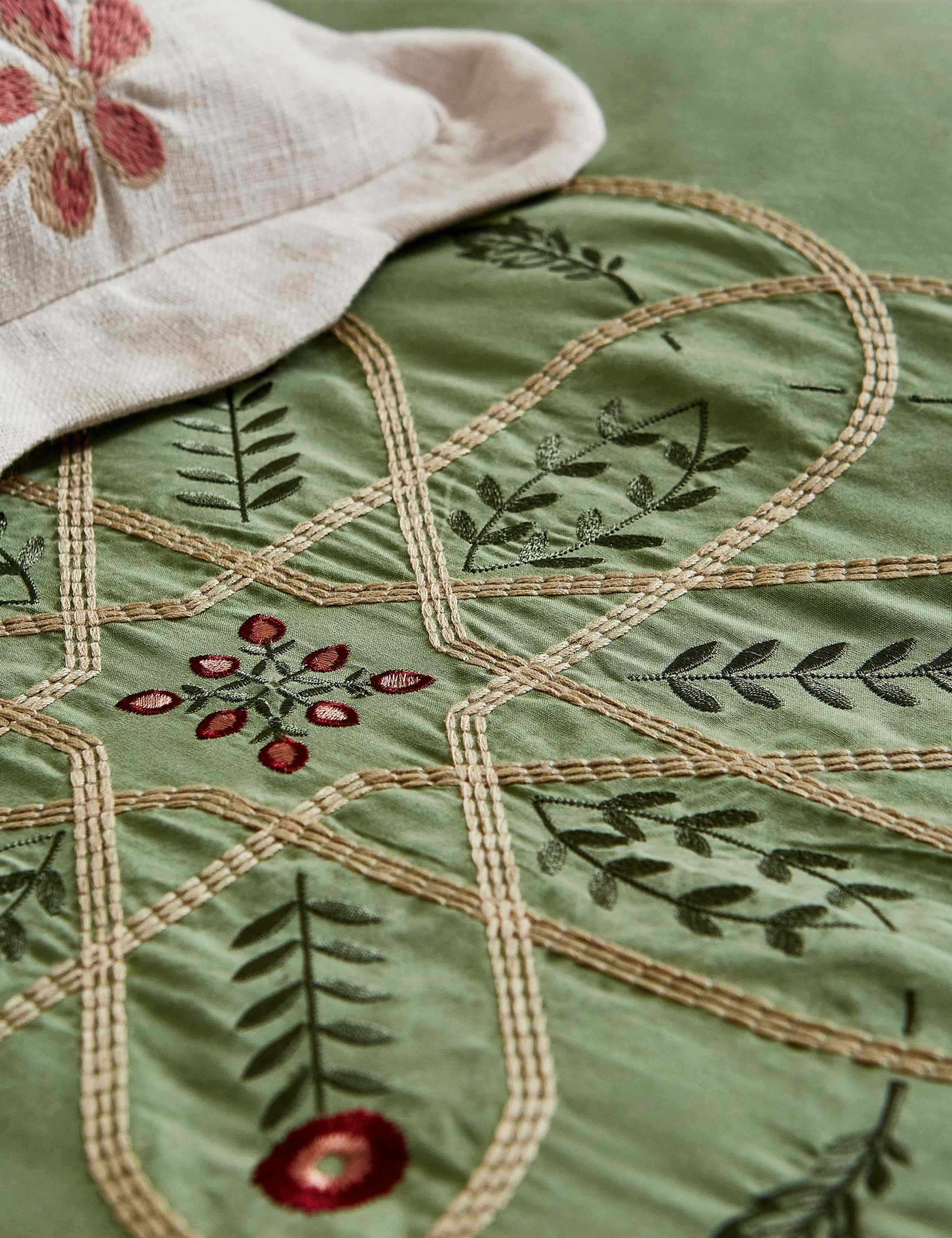 Morris & Co Brophy Embroidery bedding set, UK version