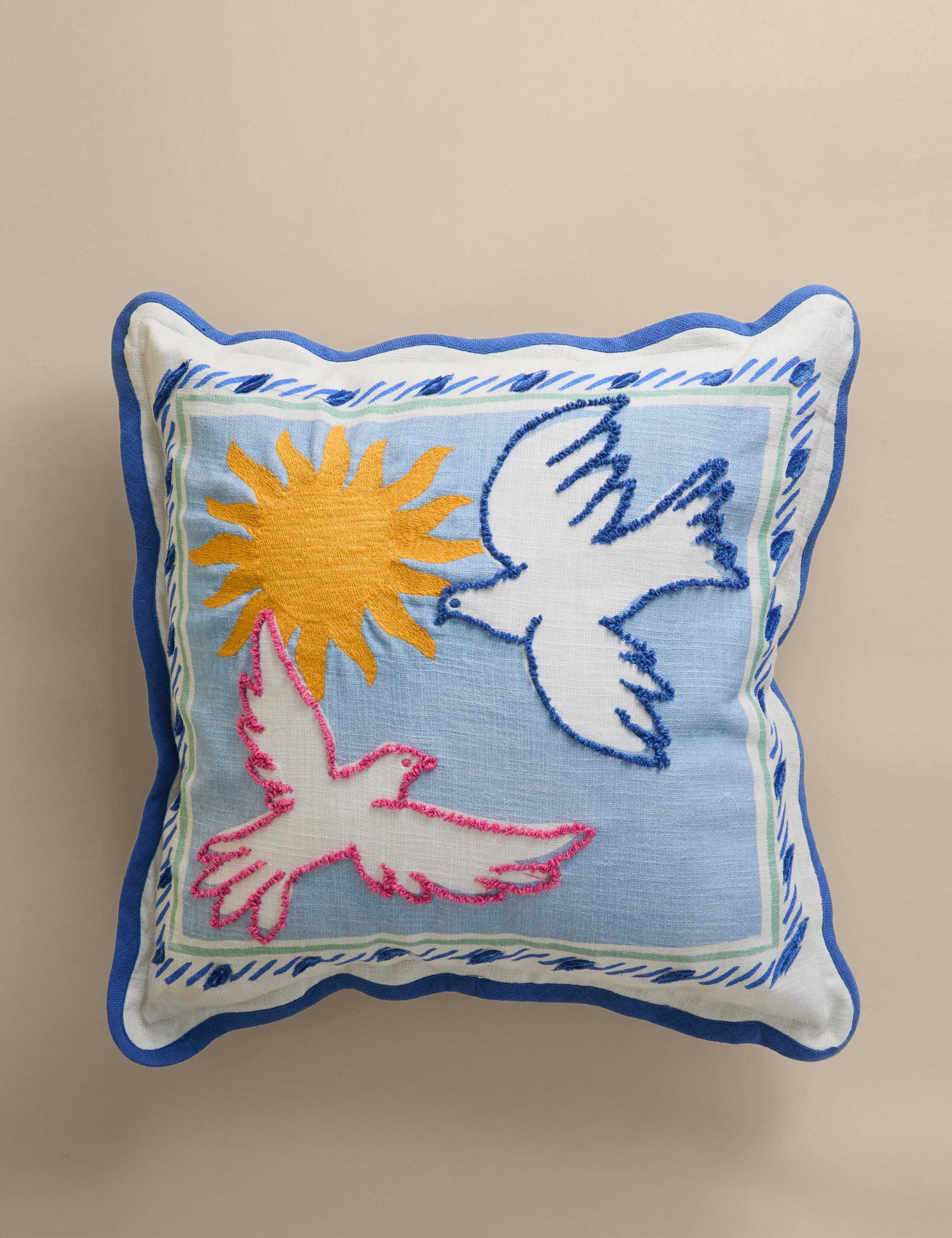 Dolce Vita bird design outdoor cushion 50x50cm, imported from the UK