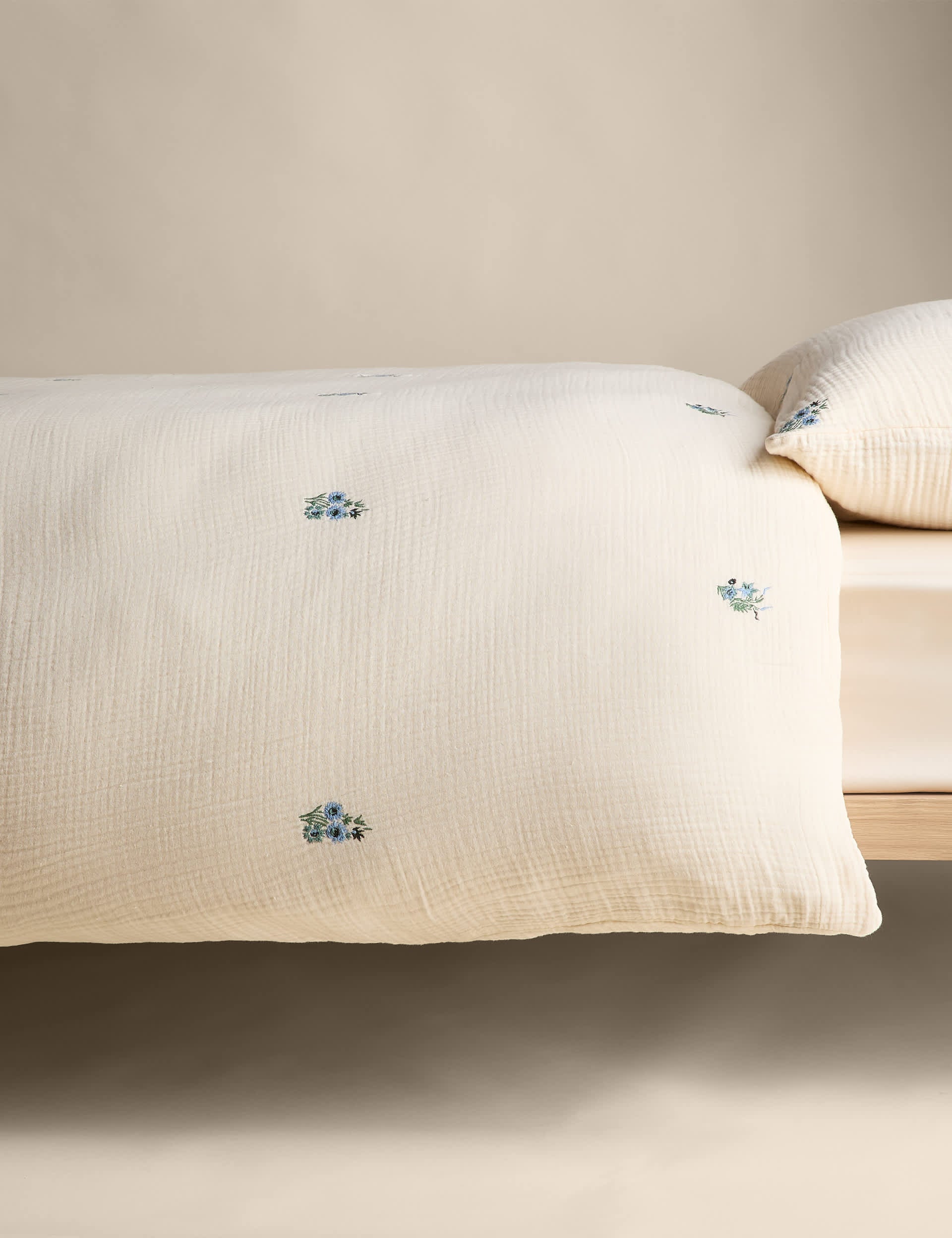 Pure cotton embroidered flower bedding set, imported from the UK