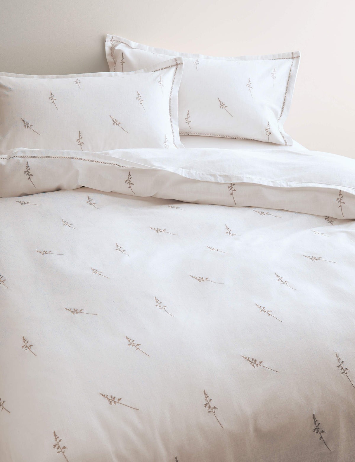 Pure cotton embroidered sprig bedding set, British product