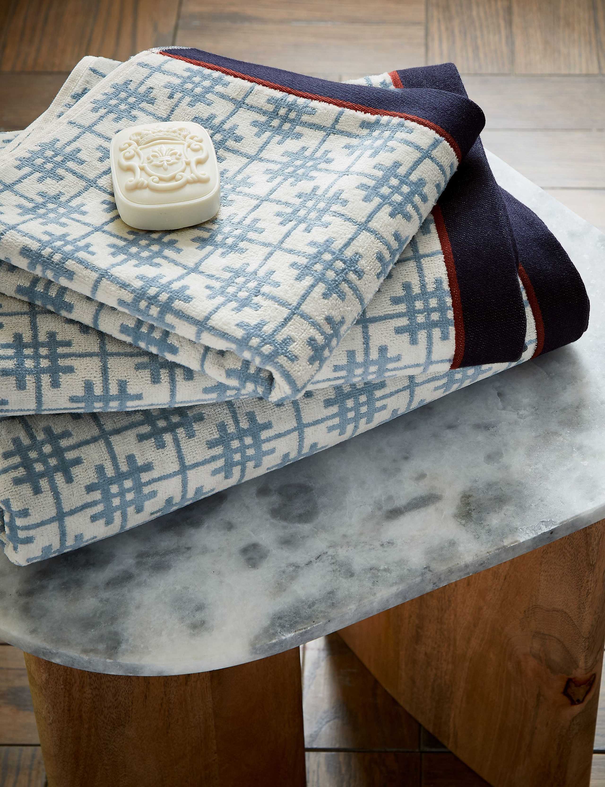 Bedeck of Belfast Emmeline checked cotton towel, UK version