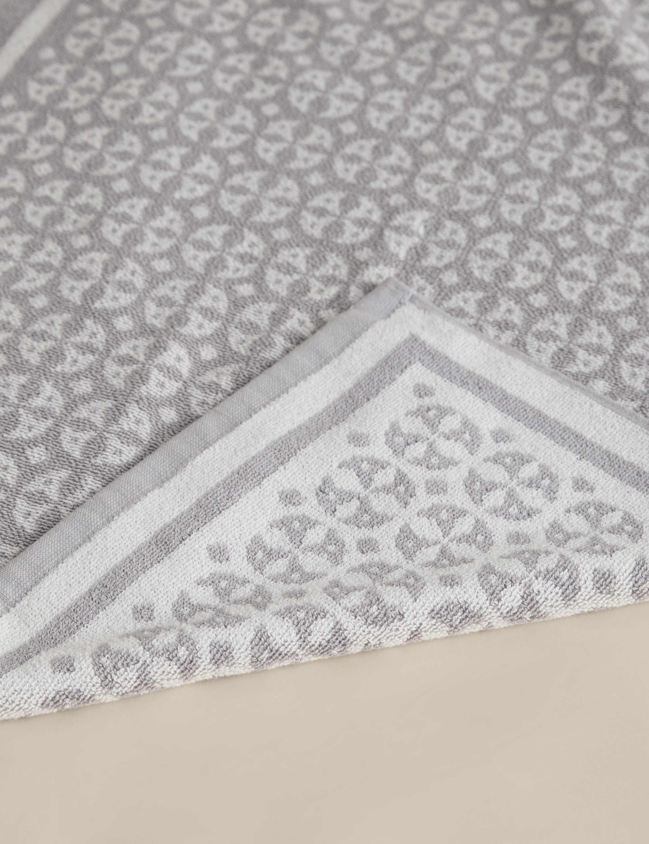 Pure cotton geometric circle bath towel, imported from the UK