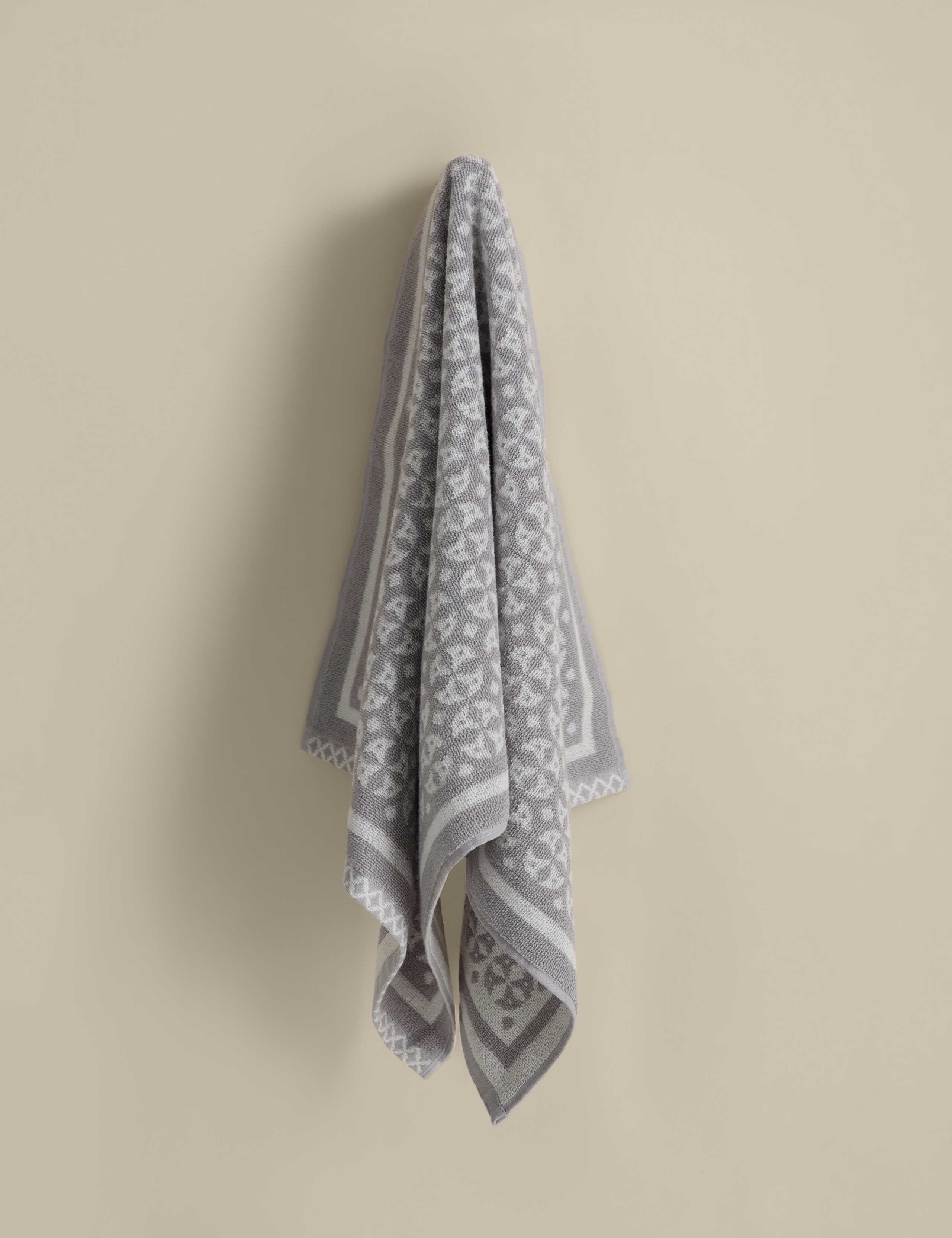 Pure cotton geometric circle bath towel, imported from the UK