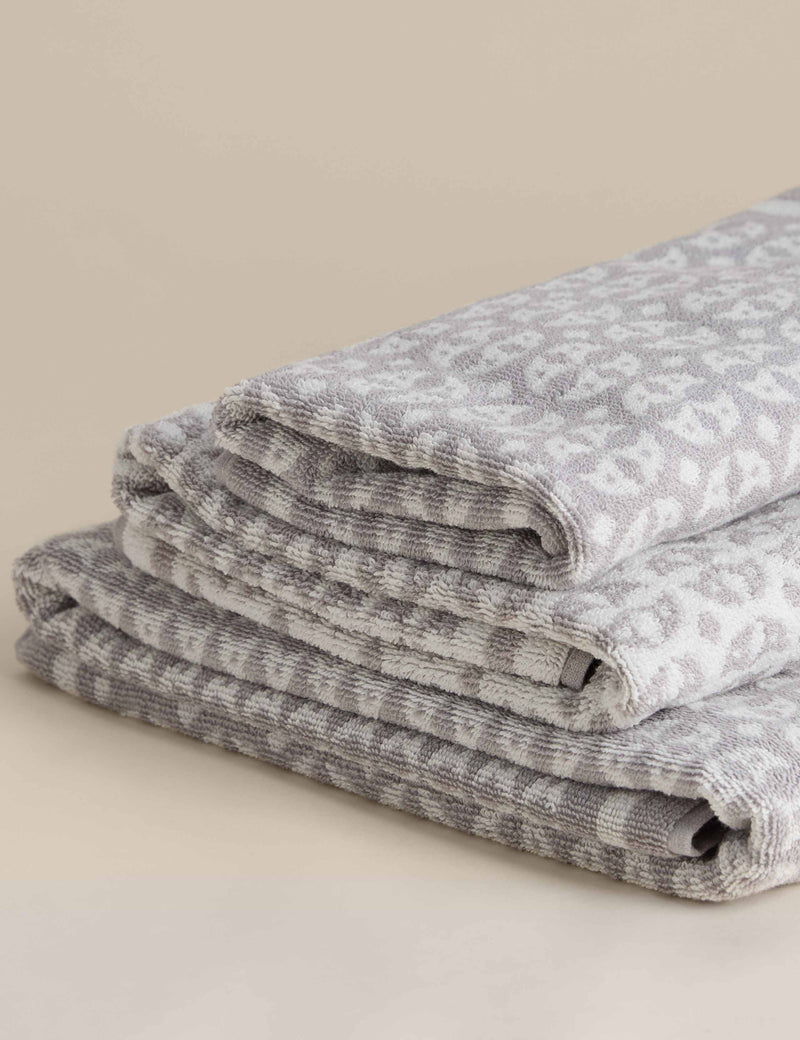 Pure cotton geometric circle bath towel, imported from the UK